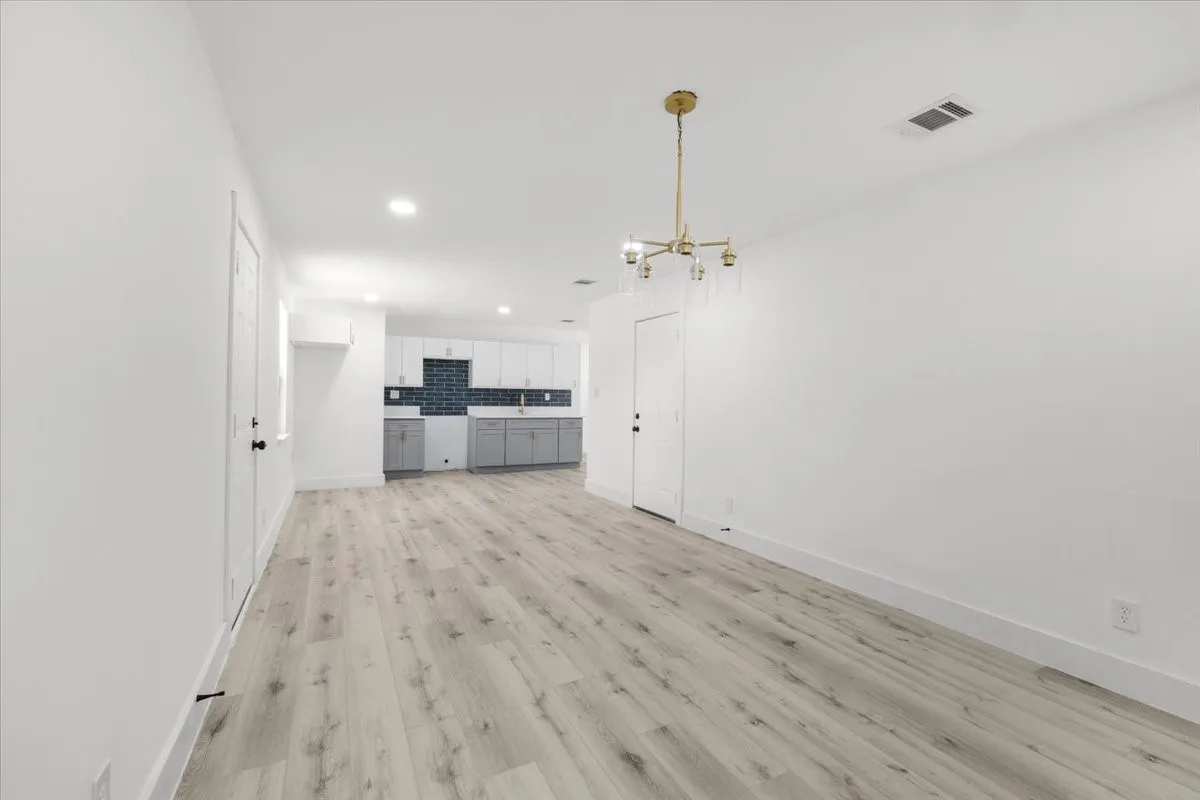 Single Family Residence For Sale in Tarrant County , 3725 Raphael Street, Fort Worth, Texas 76119, 3 Bedroom, 2 Bathroom, 2 Garage spaces, 1,378 Sqft, built in 1966, mls#21380708, Real Estate Agent in Fort Worth, Homes For Sale in Tarrant county, Homes For Sale in Fort Worth, Realtor in Fort Worth Texas, Real Estate Brokerage Independent Realty Texas, Luminita Cordes Realtor