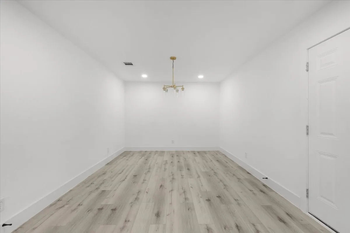 Single Family Residence For Sale in Tarrant County , 3725 Raphael Street, Fort Worth, Texas 76119, 3 Bedroom, 2 Bathroom, 2 Garage spaces, 1,378 Sqft, built in 1966, mls#21380708, Real Estate Agent in Fort Worth, Homes For Sale in Tarrant county, Homes For Sale in Fort Worth, Realtor in Fort Worth Texas, Real Estate Brokerage Independent Realty Texas, Luminita Cordes Realtor