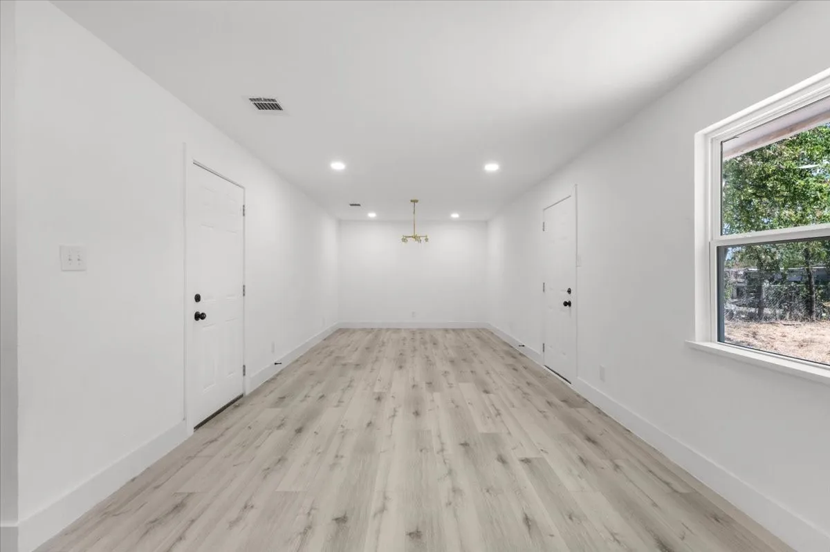 Single Family Residence For Sale in Tarrant County , 3725 Raphael Street, Fort Worth, Texas 76119, 3 Bedroom, 2 Bathroom, 2 Garage spaces, 1,378 Sqft, built in 1966, mls#21380708, Real Estate Agent in Fort Worth, Homes For Sale in Tarrant county, Homes For Sale in Fort Worth, Realtor in Fort Worth Texas, Real Estate Brokerage Independent Realty Texas, Luminita Cordes Realtor