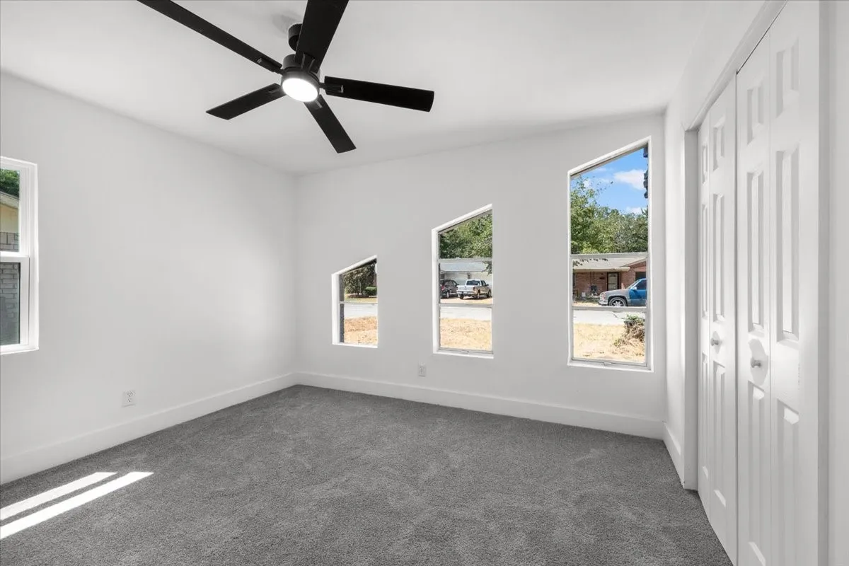 Single Family Residence For Sale in Tarrant County , 3725 Raphael Street, Fort Worth, Texas 76119, 3 Bedroom, 2 Bathroom, 2 Garage spaces, 1,378 Sqft, built in 1966, mls#21380708, Real Estate Agent in Fort Worth, Homes For Sale in Tarrant county, Homes For Sale in Fort Worth, Realtor in Fort Worth Texas, Real Estate Brokerage Independent Realty Texas, Luminita Cordes Realtor