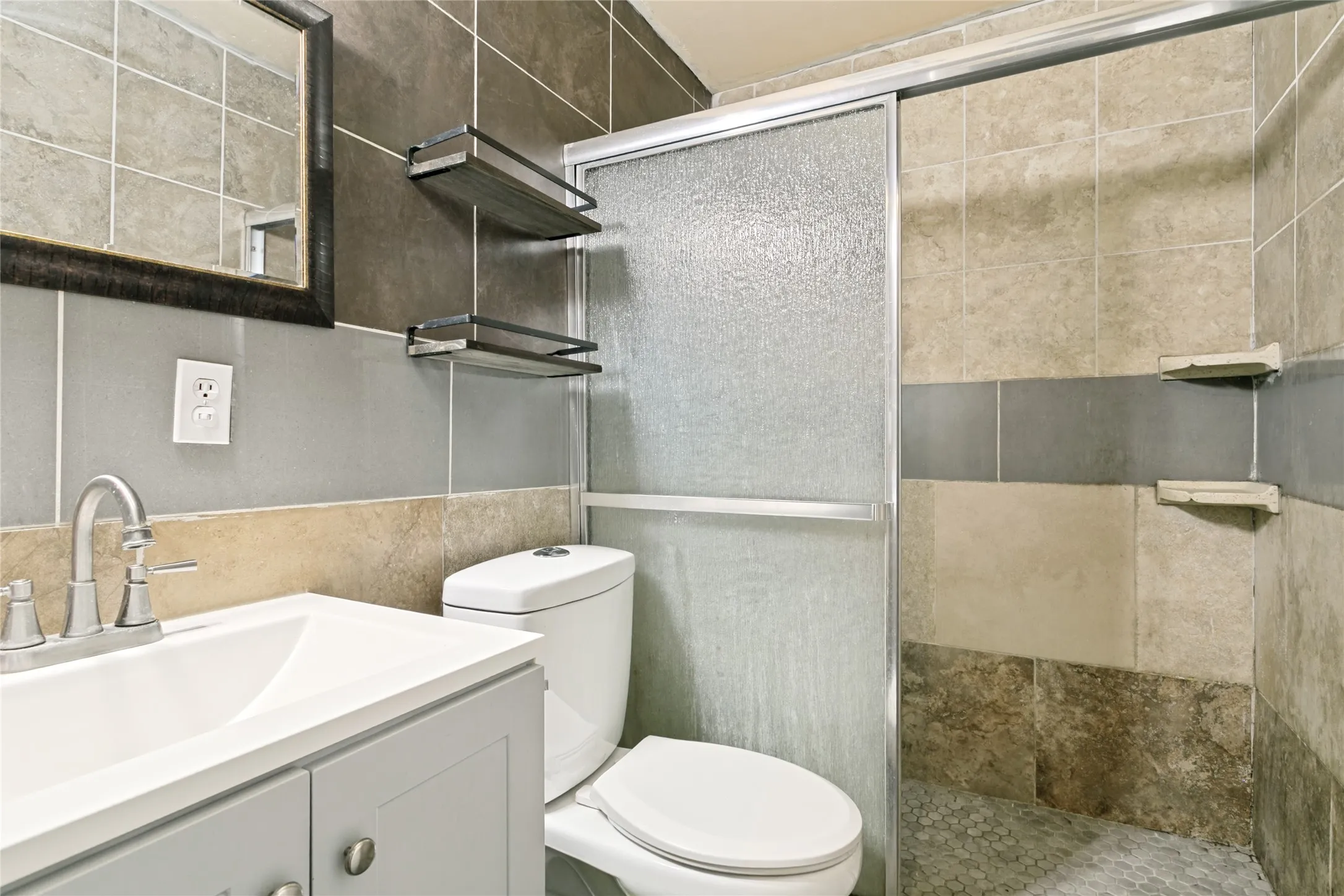 Single Family Residence For Sale in Tarrant County , 4329 Lubbock Avenue, Fort Worth, Texas 76115, 4 Bedroom, 2 Bathroom, Garage spaces, 1,612 Sqft, built in 1949, mls#21380996, Real Estate Agent in Fort Worth, Homes For Sale in Tarrant county, Homes For Sale in Fort Worth, Realtor in Fort Worth Texas, Real Estate Brokerage Independent Realty Texas, Luminita Cordes Realtor
