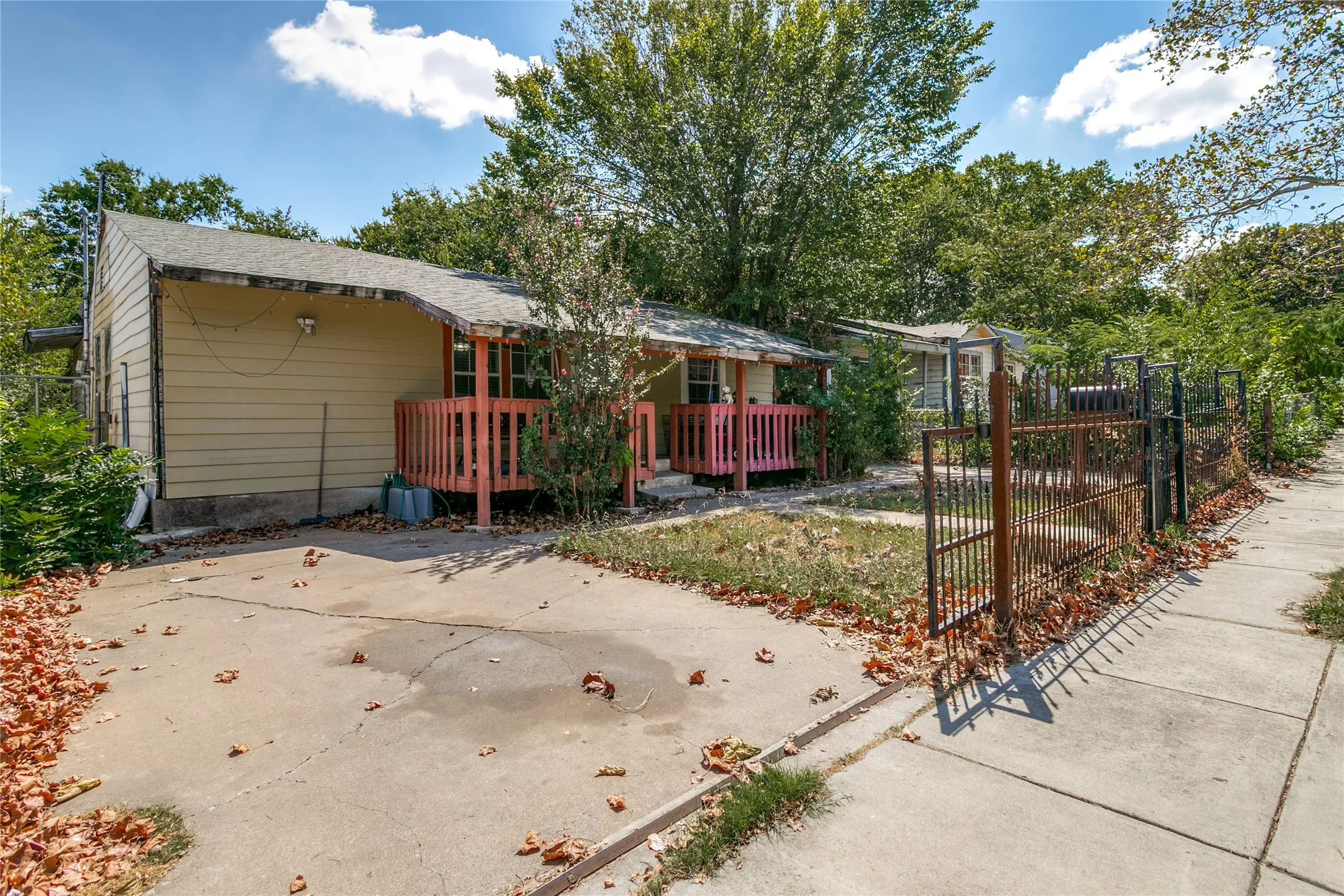 Shows the additional driveway parking in front
