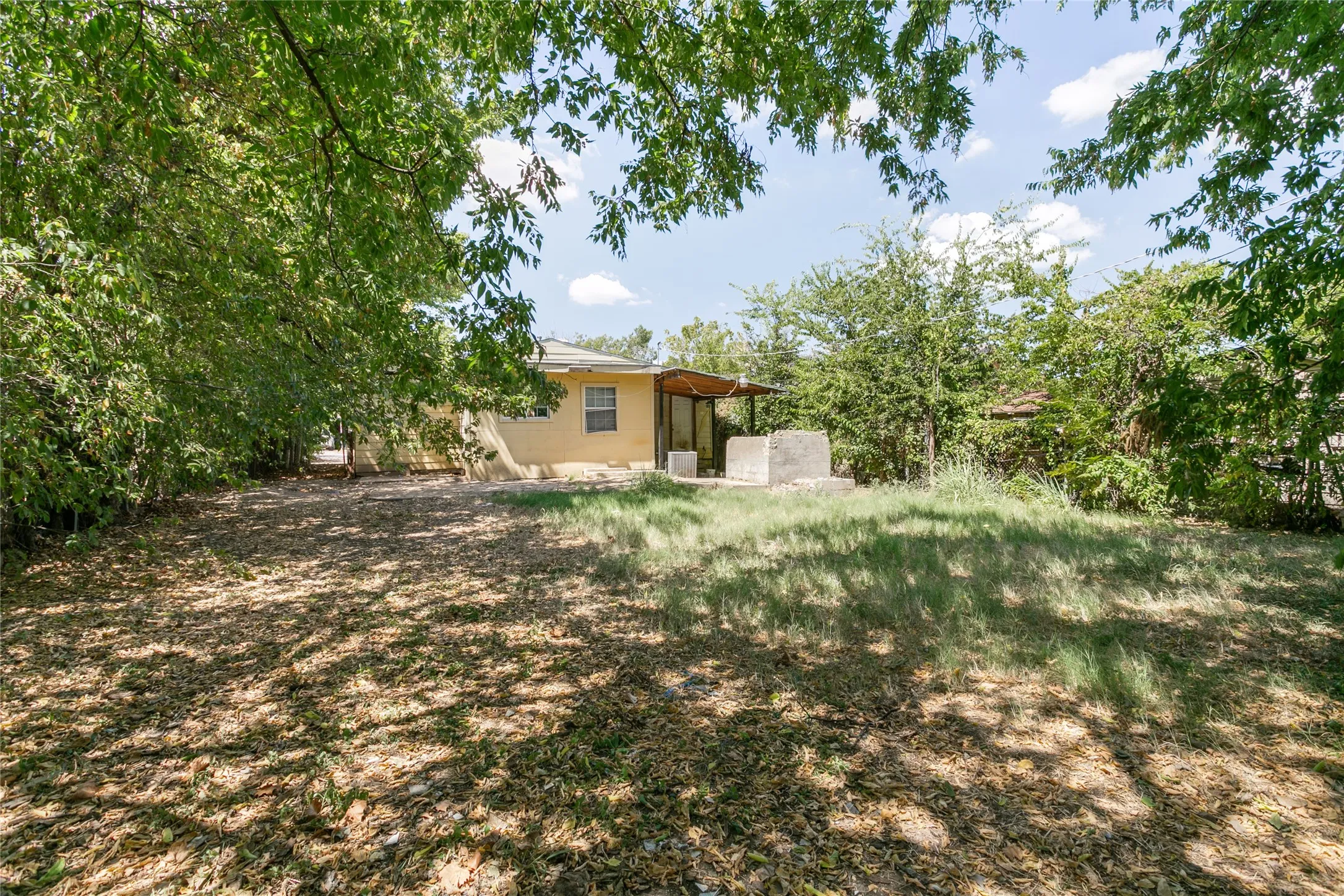 Single Family Residence For Sale in Tarrant County , 4329 Lubbock Avenue, Fort Worth, Texas 76115, 4 Bedroom, 2 Bathroom, Garage spaces, 1,612 Sqft, built in 1949, mls#21380996, Real Estate Agent in Fort Worth, Homes For Sale in Tarrant county, Homes For Sale in Fort Worth, Realtor in Fort Worth Texas, Real Estate Brokerage Independent Realty Texas, Luminita Cordes Realtor