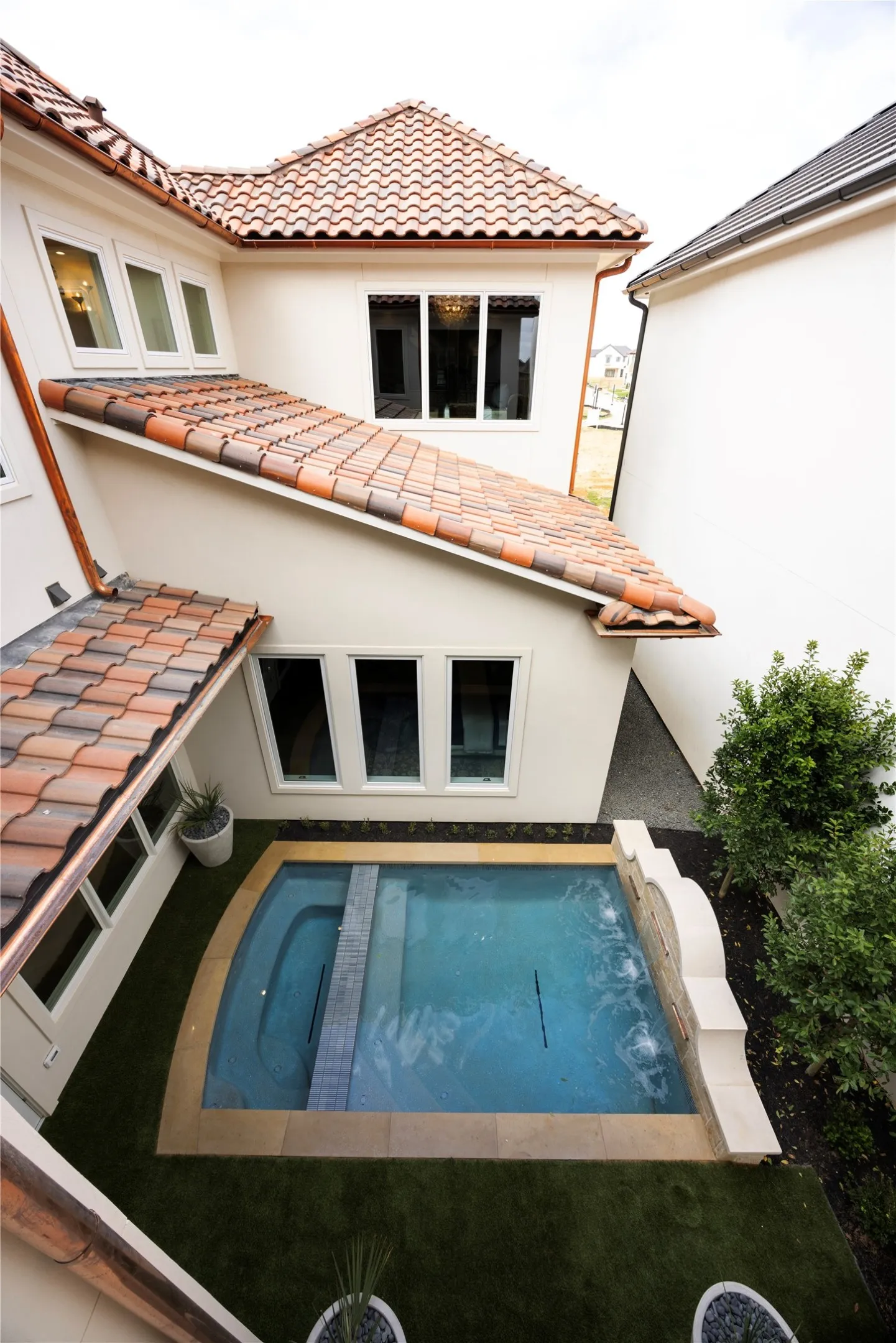 Cocktail Pool & Hot Tub
