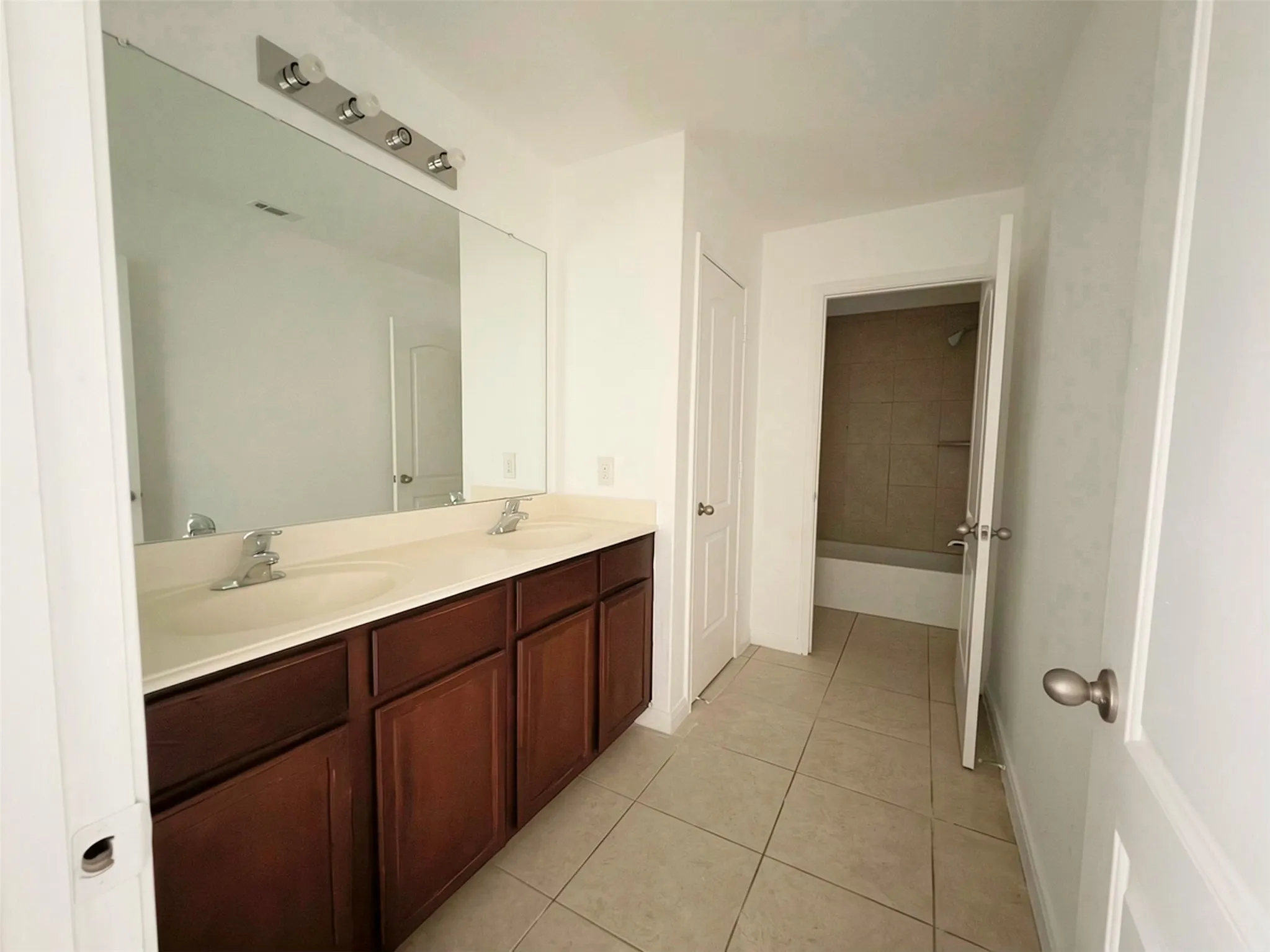 Single Family Residence For Rent in Kaufman County , 4405 Elderberry Street, Forney, Texas 75126, 4 Bedroom, 3 Bathroom, 2 Garage spaces, 2,724 Sqft, built in 2016, mls#21380955, Real Estate Agent in Forney, Homes For Rent in Kaufman county, Homes For Rent in Forney, Realtor in Forney Texas, Real Estate Brokerage Independent Realty Texas, Luminita Cordes Realtor