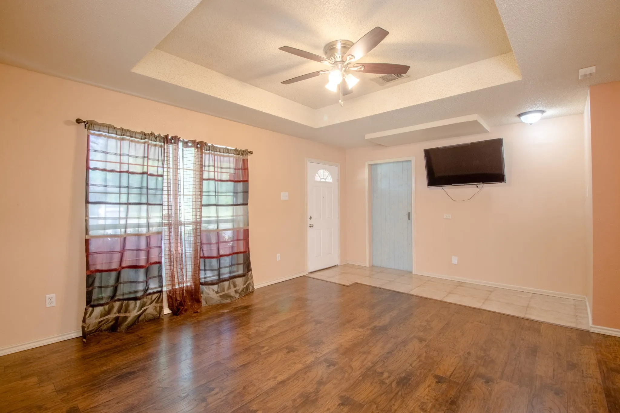 Single Family Residence For Sale in Dallas County , 2651 Anderson Street, Dallas, Texas 75215, 3 Bedroom, 2 Bathroom, Garage spaces, 1,266 Sqft, built in 2001, mls#21381051, Real Estate Agent in Dallas, Homes For Sale in Dallas county, Homes For Sale in Dallas, Realtor in Dallas Texas, Real Estate Brokerage Independent Realty Texas, Luminita Cordes Realtor