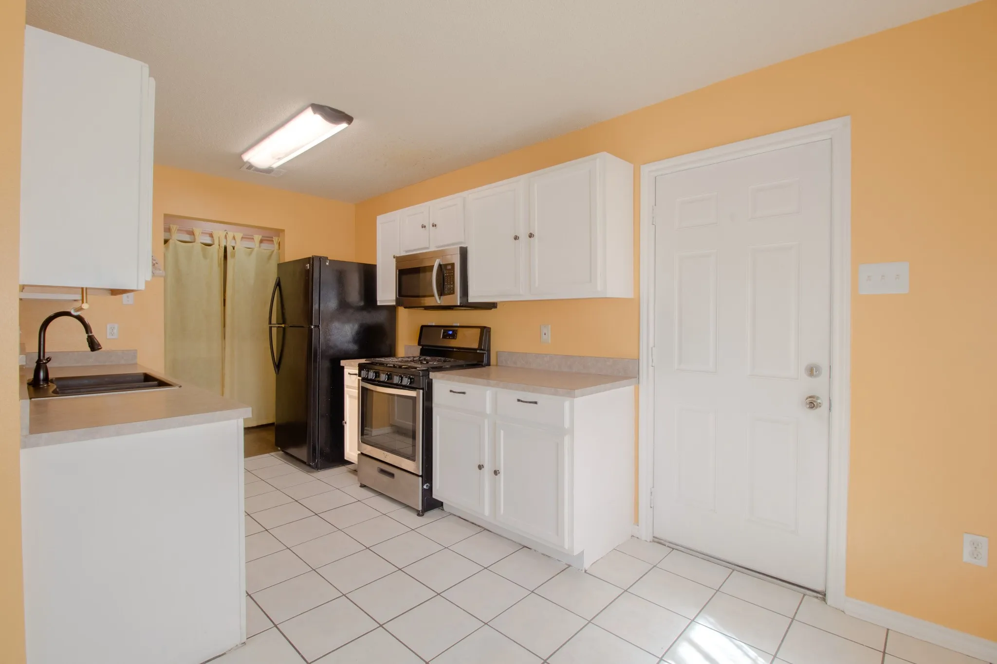 Single Family Residence For Sale in Dallas County , 2651 Anderson Street, Dallas, Texas 75215, 3 Bedroom, 2 Bathroom, Garage spaces, 1,266 Sqft, built in 2001, mls#21381051, Real Estate Agent in Dallas, Homes For Sale in Dallas county, Homes For Sale in Dallas, Realtor in Dallas Texas, Real Estate Brokerage Independent Realty Texas, Luminita Cordes Realtor