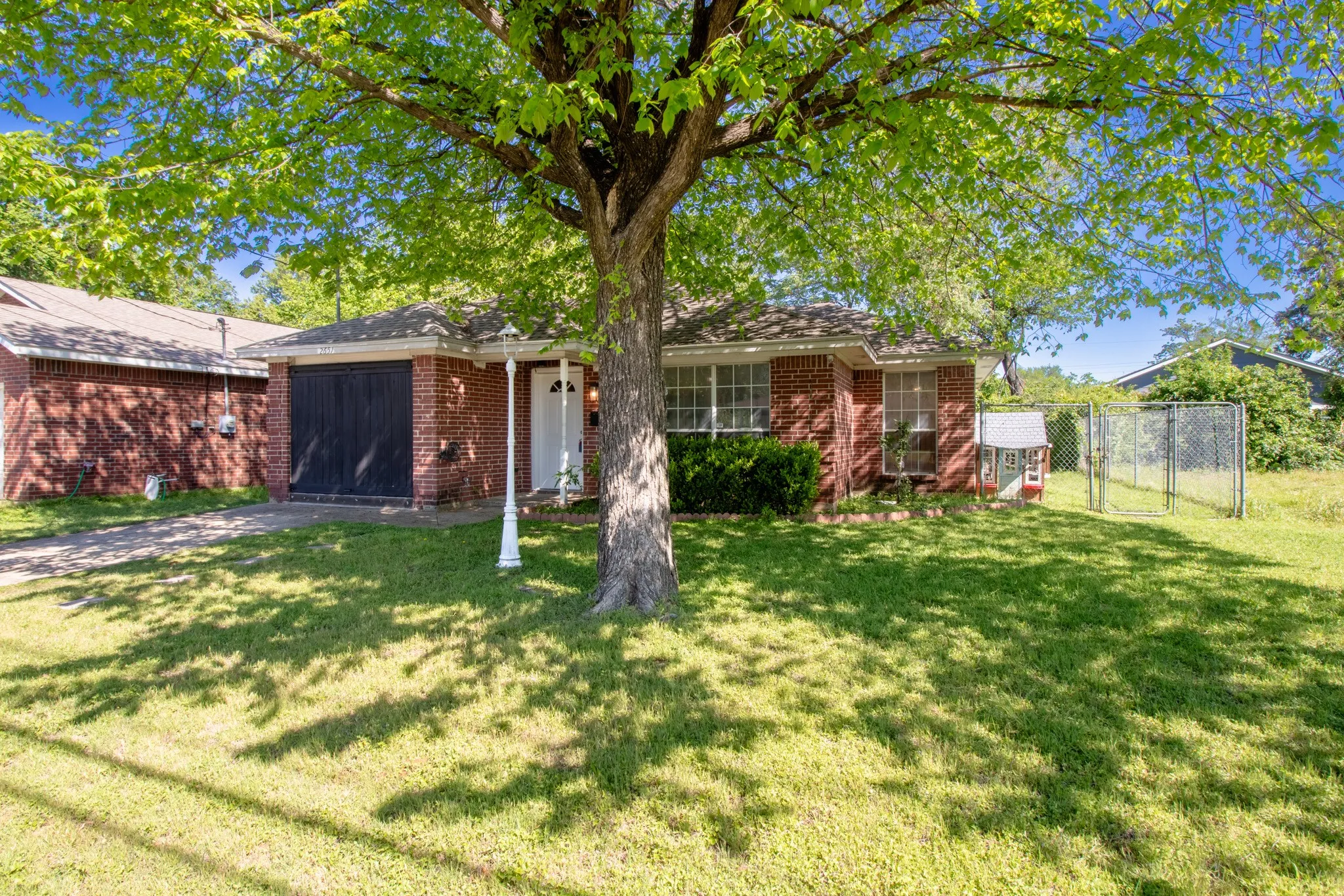 Single Family Residence For Sale in Dallas County , 2651 Anderson Street, Dallas, Texas 75215, 3 Bedroom, 2 Bathroom, Garage spaces, 1,266 Sqft, built in 2001, mls#21381051, Real Estate Agent in Dallas, Homes For Sale in Dallas county, Homes For Sale in Dallas, Realtor in Dallas Texas, Real Estate Brokerage Independent Realty Texas, Luminita Cordes Realtor