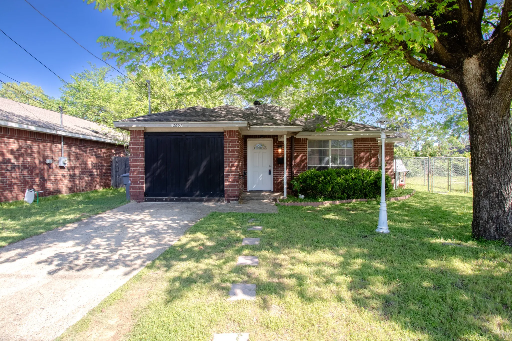 Single Family Residence For Sale in Dallas County , 2651 Anderson Street, Dallas, Texas 75215, 3 Bedroom, 2 Bathroom, Garage spaces, 1,266 Sqft, built in 2001, mls#21381051, Real Estate Agent in Dallas, Homes For Sale in Dallas county, Homes For Sale in Dallas, Realtor in Dallas Texas, Real Estate Brokerage Independent Realty Texas, Luminita Cordes Realtor