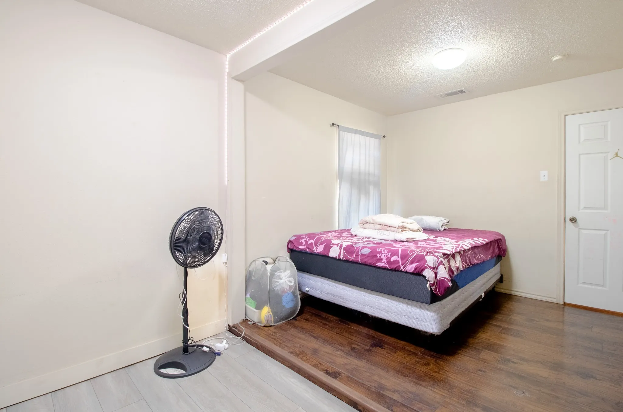 Single Family Residence For Sale in Dallas County , 2651 Anderson Street, Dallas, Texas 75215, 3 Bedroom, 2 Bathroom, Garage spaces, 1,266 Sqft, built in 2001, mls#21381051, Real Estate Agent in Dallas, Homes For Sale in Dallas county, Homes For Sale in Dallas, Realtor in Dallas Texas, Real Estate Brokerage Independent Realty Texas, Luminita Cordes Realtor