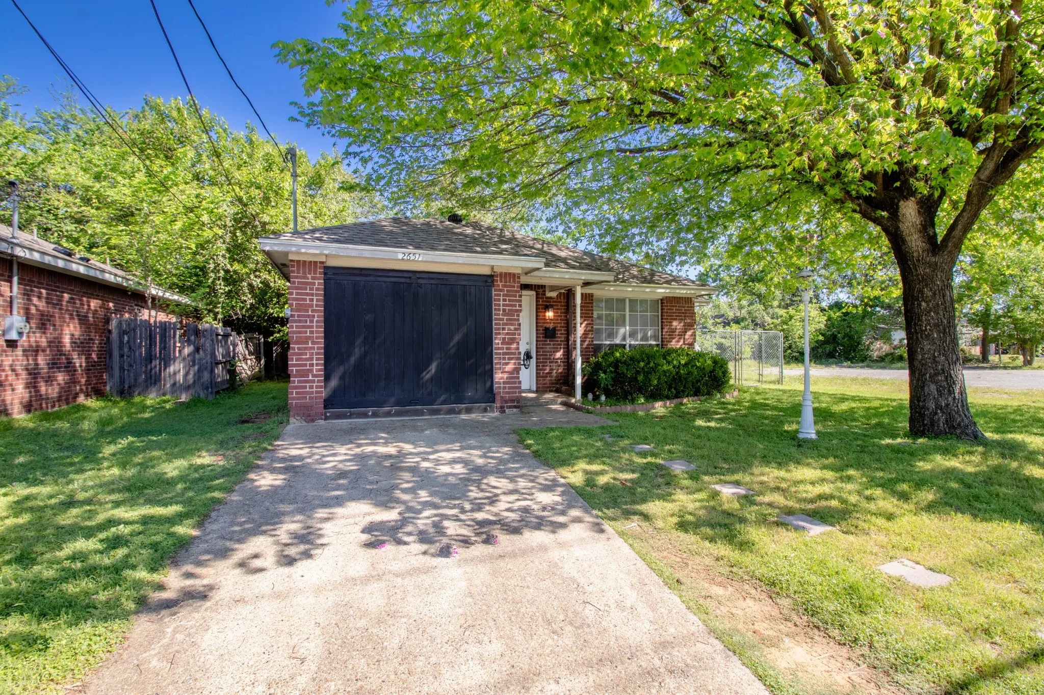 Single Family Residence For Sale in Dallas County , 2651 Anderson Street, Dallas, Texas 75215, 3 Bedroom, 2 Bathroom, Garage spaces, 1,266 Sqft, built in 2001, mls#21381051, Real Estate Agent in Dallas, Homes For Sale in Dallas county, Homes For Sale in Dallas, Realtor in Dallas Texas, Real Estate Brokerage Independent Realty Texas, Luminita Cordes Realtor