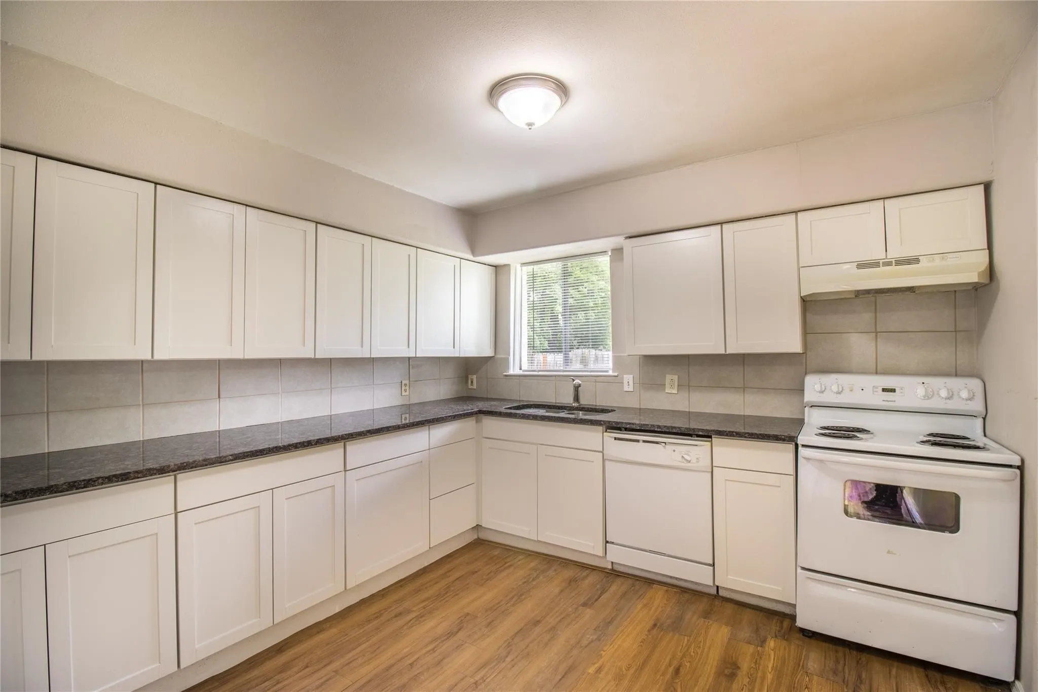 Single Family Residence For Sale in Dallas County , 3422 Moon Drive, Mesquite, Texas 75150, 4 Bedroom, 2 Bathroom, Garage spaces, 1,512 Sqft, built in 1958, mls#21377873, Real Estate Agent in Mesquite, Homes For Sale in Dallas county, Homes For Sale in Mesquite, Realtor in Mesquite Texas, Real Estate Brokerage Independent Realty Texas, Luminita Cordes Realtor