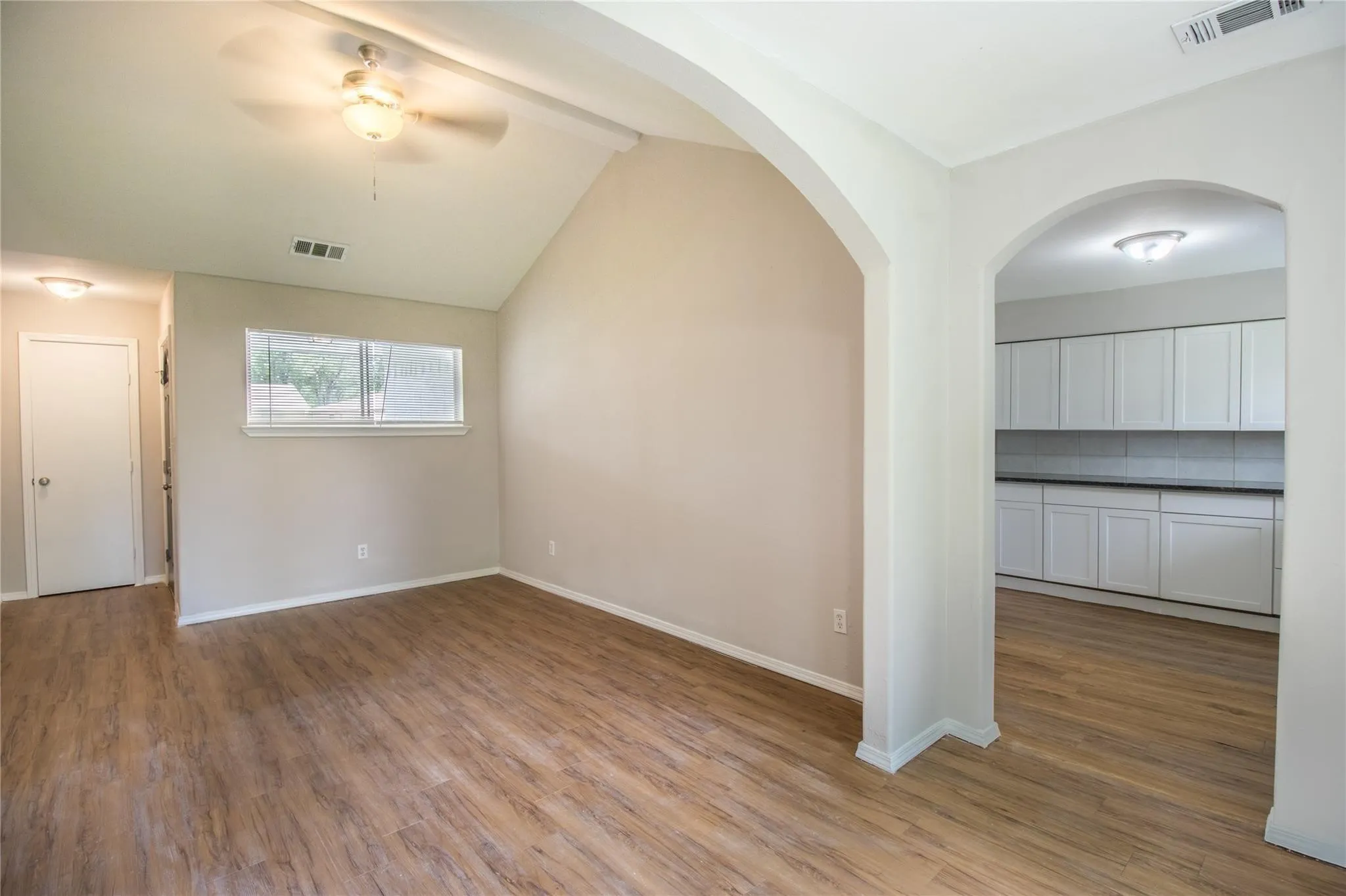 Single Family Residence For Sale in Dallas County , 3422 Moon Drive, Mesquite, Texas 75150, 4 Bedroom, 2 Bathroom, Garage spaces, 1,512 Sqft, built in 1958, mls#21377873, Real Estate Agent in Mesquite, Homes For Sale in Dallas county, Homes For Sale in Mesquite, Realtor in Mesquite Texas, Real Estate Brokerage Independent Realty Texas, Luminita Cordes Realtor