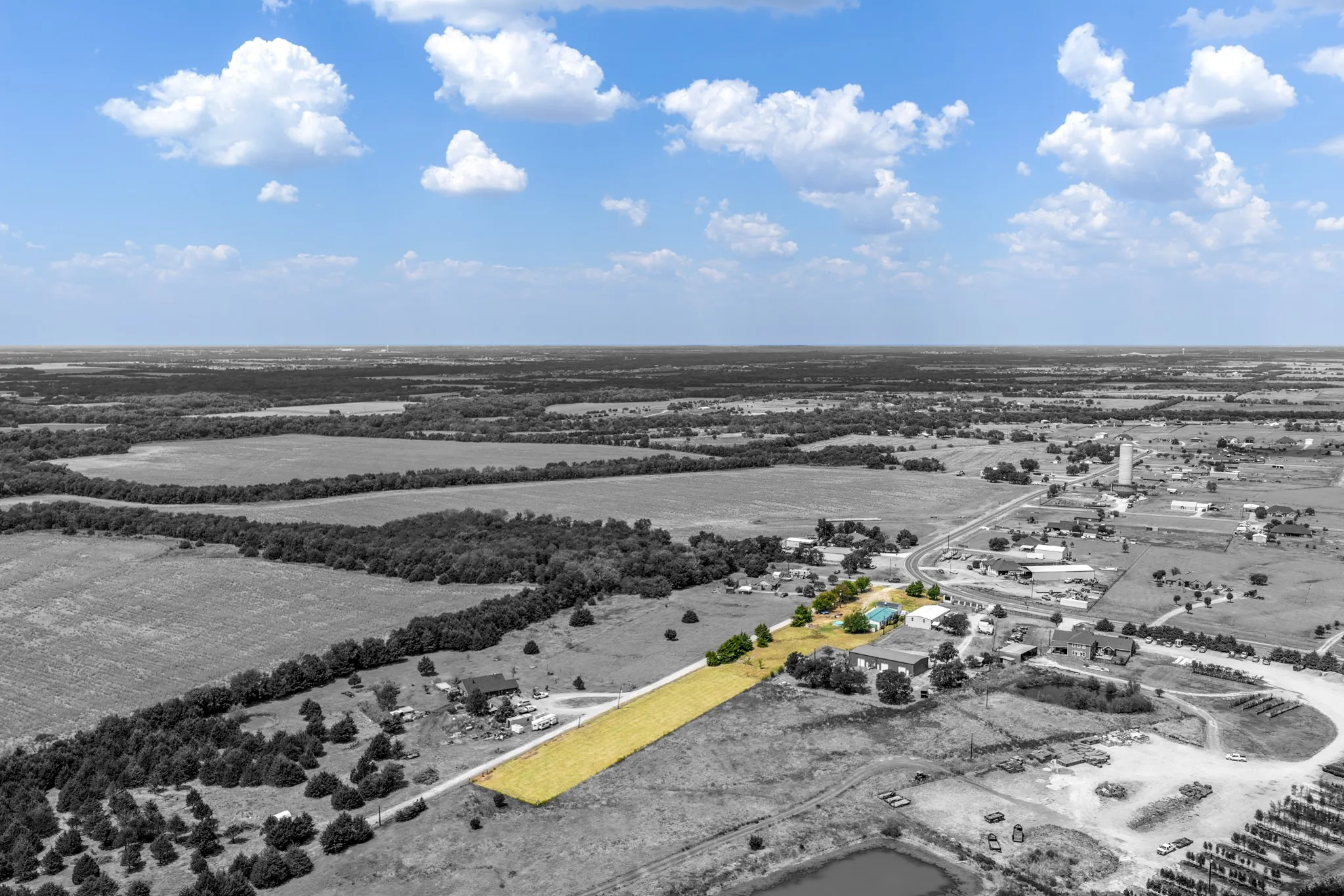Manufactured Home For Sale in Hunt County , 2340 Fm 36 S, Caddo Mills, Texas 75135, 2 Bedroom, 2 Bathroom, 2 Garage spaces, 2,280 Sqft, built in 2007, mls#21374263, Real Estate Agent in Caddo Mills, Homes For Sale in Hunt county, Homes For Sale in Caddo Mills, Realtor in Caddo Mills Texas, Real Estate Brokerage Independent Realty Texas, Luminita Cordes Realtor