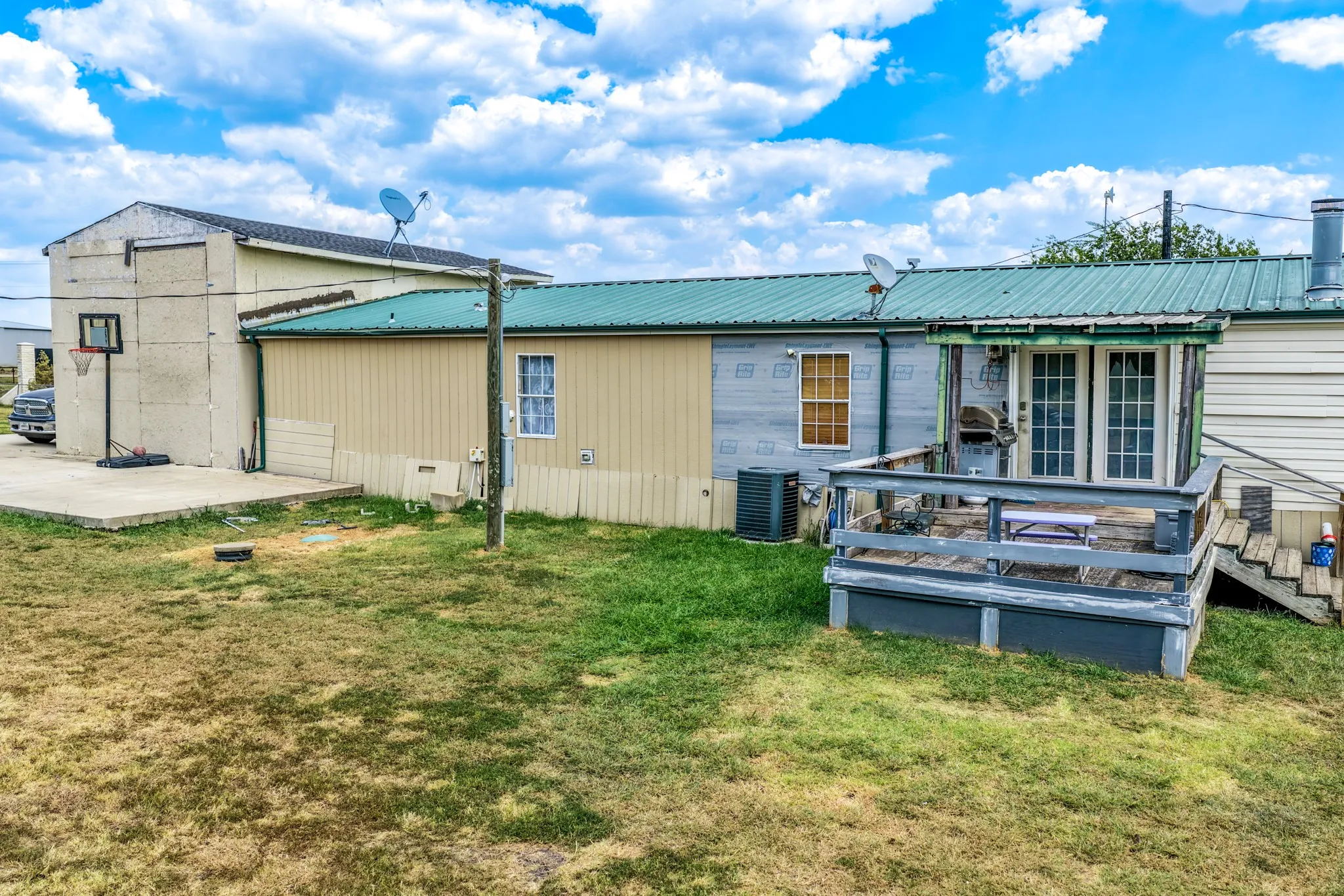 Manufactured Home For Sale in Hunt County , 2340 Fm 36 S, Caddo Mills, Texas 75135, 2 Bedroom, 2 Bathroom, 2 Garage spaces, 2,280 Sqft, built in 2007, mls#21374263, Real Estate Agent in Caddo Mills, Homes For Sale in Hunt county, Homes For Sale in Caddo Mills, Realtor in Caddo Mills Texas, Real Estate Brokerage Independent Realty Texas, Luminita Cordes Realtor
