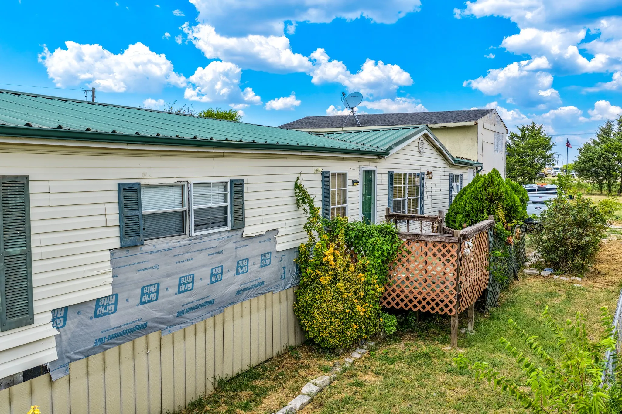 Manufactured Home For Sale in Hunt County , 2340 Fm 36 S, Caddo Mills, Texas 75135, 2 Bedroom, 2 Bathroom, 2 Garage spaces, 2,280 Sqft, built in 2007, mls#21374263, Real Estate Agent in Caddo Mills, Homes For Sale in Hunt county, Homes For Sale in Caddo Mills, Realtor in Caddo Mills Texas, Real Estate Brokerage Independent Realty Texas, Luminita Cordes Realtor