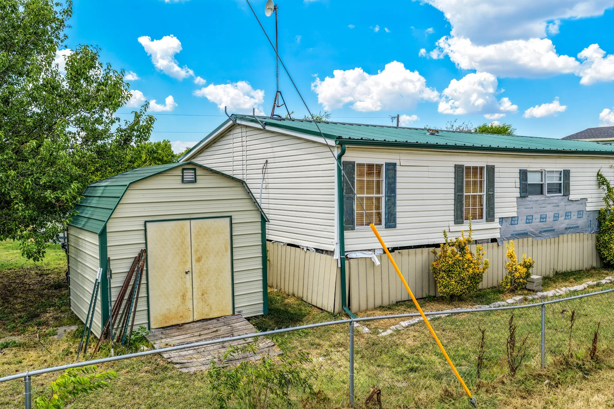 Manufactured Home For Sale in Hunt County , 2340 Fm 36 S, Caddo Mills, Texas 75135, 2 Bedroom, 2 Bathroom, 2 Garage spaces, 2,280 Sqft, built in 2007, mls#21374263, Real Estate Agent in Caddo Mills, Homes For Sale in Hunt county, Homes For Sale in Caddo Mills, Realtor in Caddo Mills Texas, Real Estate Brokerage Independent Realty Texas, Luminita Cordes Realtor