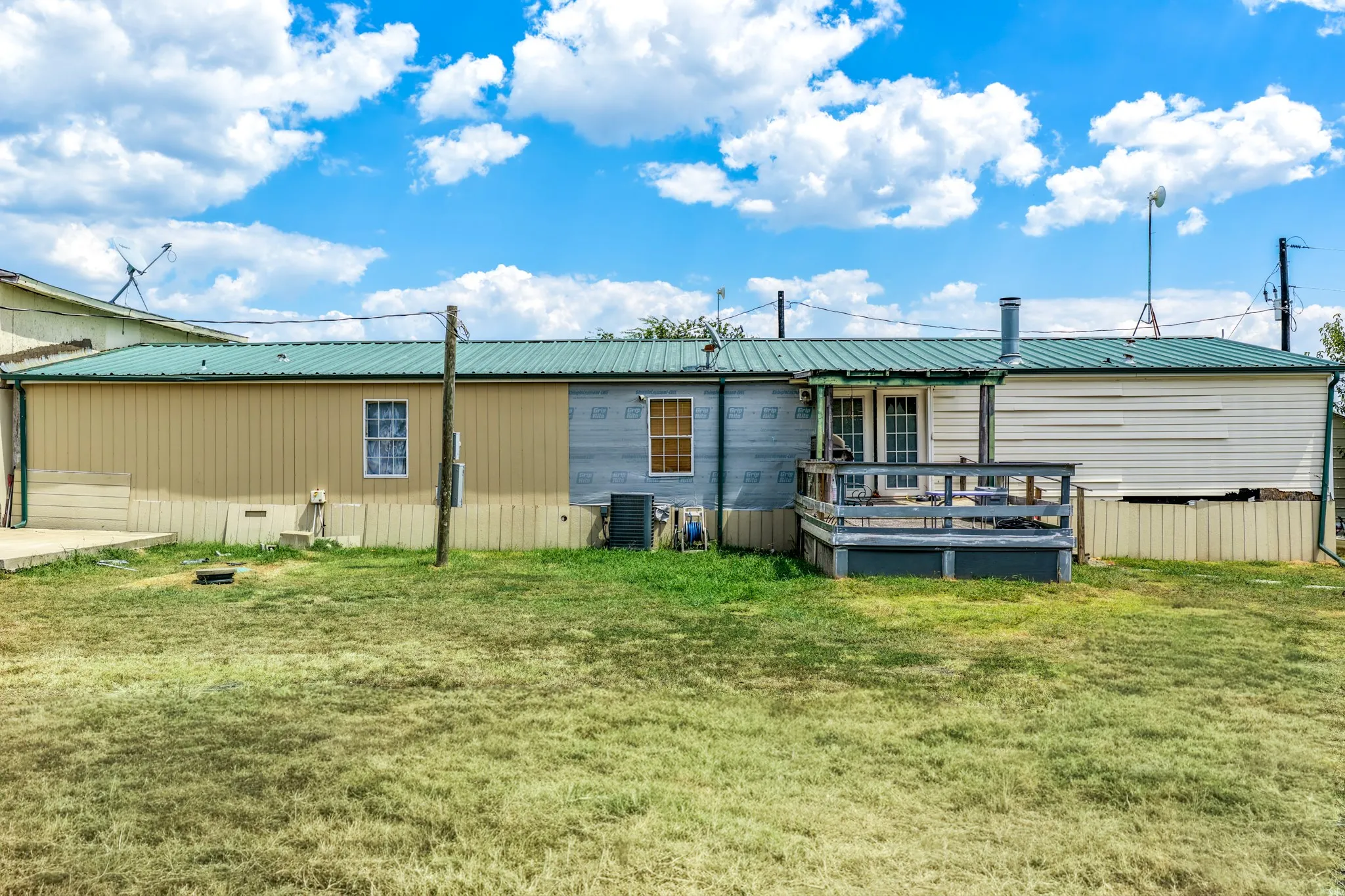 Manufactured Home For Sale in Hunt County , 2340 Fm 36 S, Caddo Mills, Texas 75135, 2 Bedroom, 2 Bathroom, 2 Garage spaces, 2,280 Sqft, built in 2007, mls#21374263, Real Estate Agent in Caddo Mills, Homes For Sale in Hunt county, Homes For Sale in Caddo Mills, Realtor in Caddo Mills Texas, Real Estate Brokerage Independent Realty Texas, Luminita Cordes Realtor
