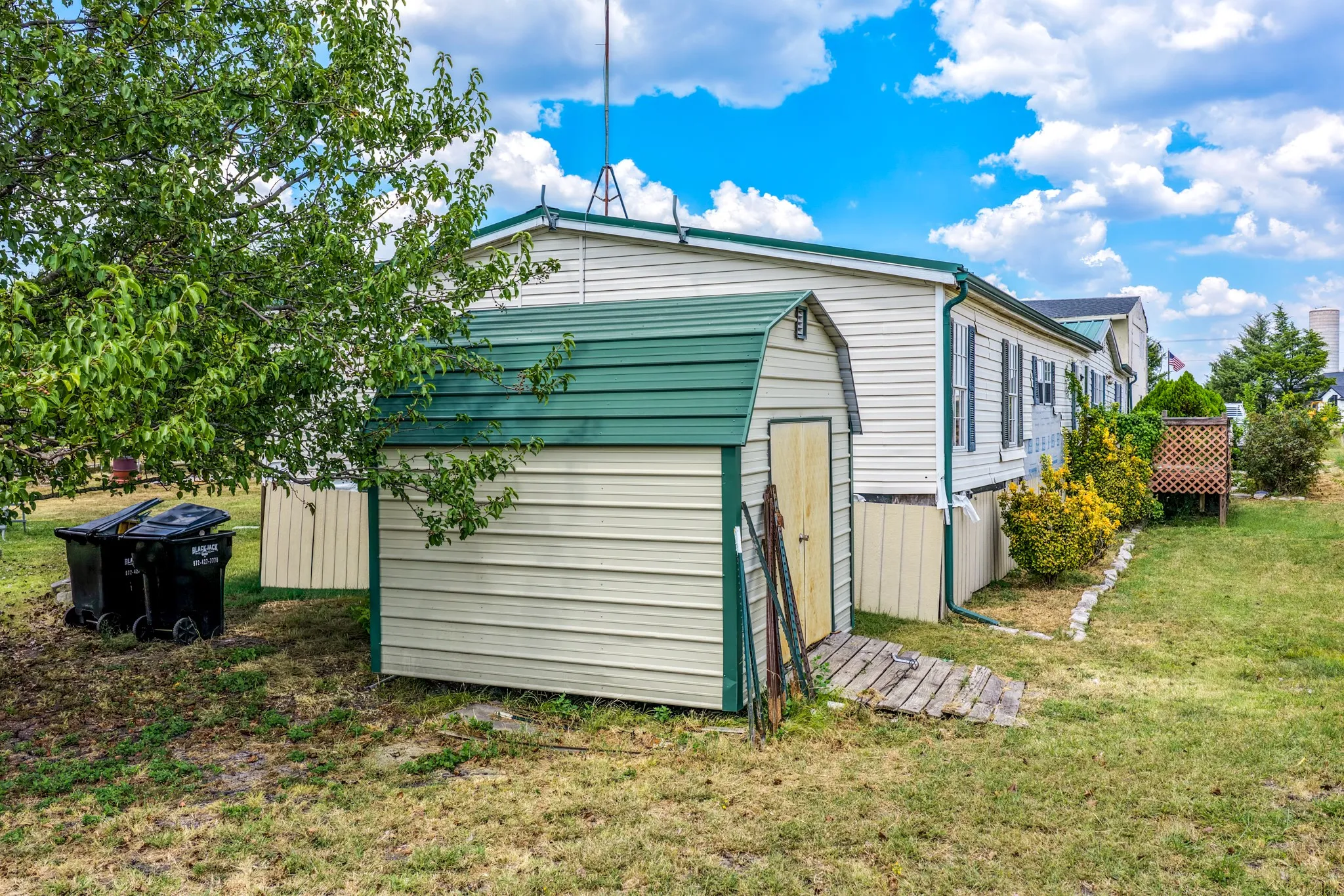 Manufactured Home For Sale in Hunt County , 2340 Fm 36 S, Caddo Mills, Texas 75135, 2 Bedroom, 2 Bathroom, 2 Garage spaces, 2,280 Sqft, built in 2007, mls#21374263, Real Estate Agent in Caddo Mills, Homes For Sale in Hunt county, Homes For Sale in Caddo Mills, Realtor in Caddo Mills Texas, Real Estate Brokerage Independent Realty Texas, Luminita Cordes Realtor