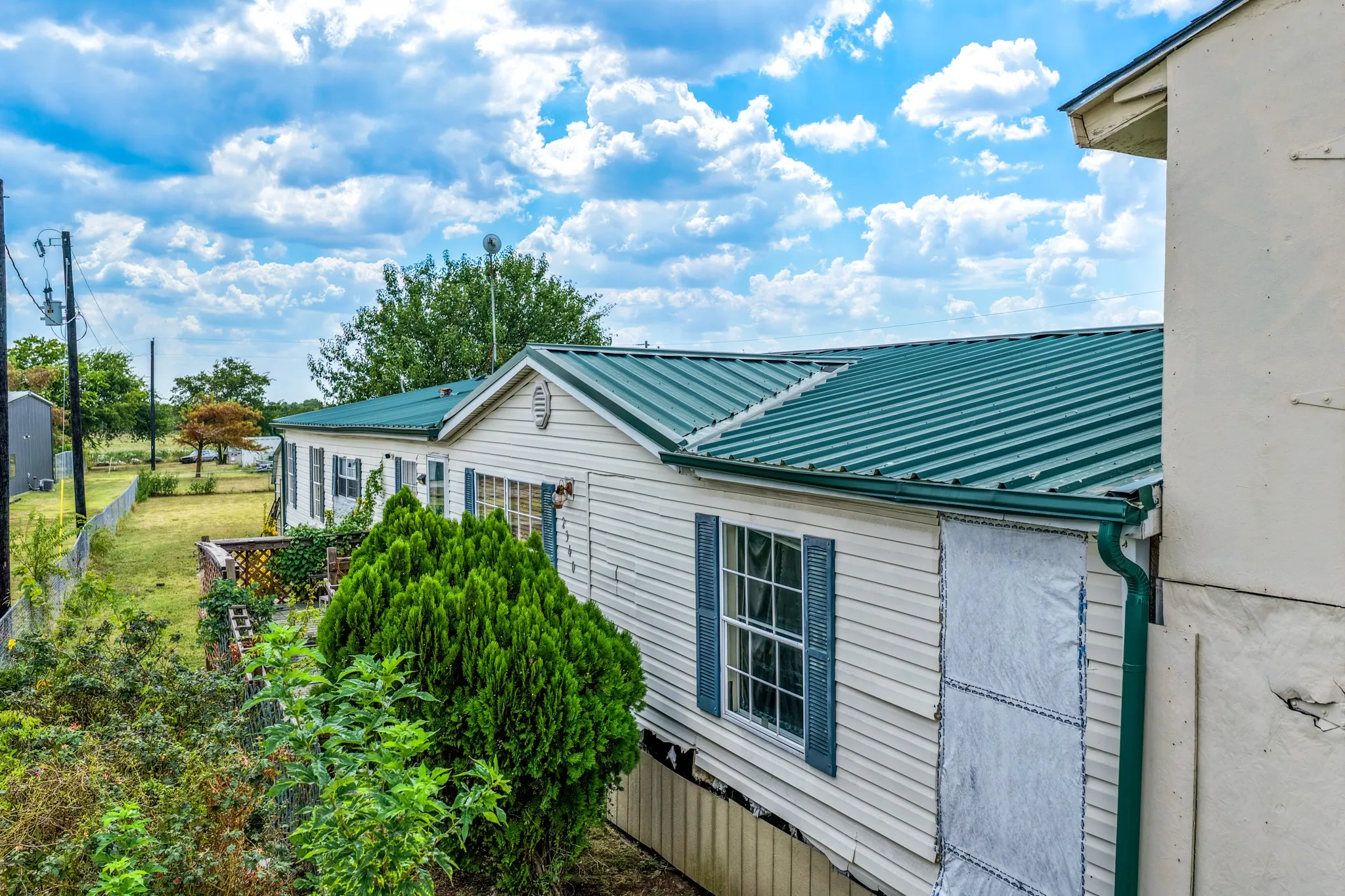 Manufactured Home For Sale in Hunt County , 2340 Fm 36 S, Caddo Mills, Texas 75135, 2 Bedroom, 2 Bathroom, 2 Garage spaces, 2,280 Sqft, built in 2007, mls#21374263, Real Estate Agent in Caddo Mills, Homes For Sale in Hunt county, Homes For Sale in Caddo Mills, Realtor in Caddo Mills Texas, Real Estate Brokerage Independent Realty Texas, Luminita Cordes Realtor
