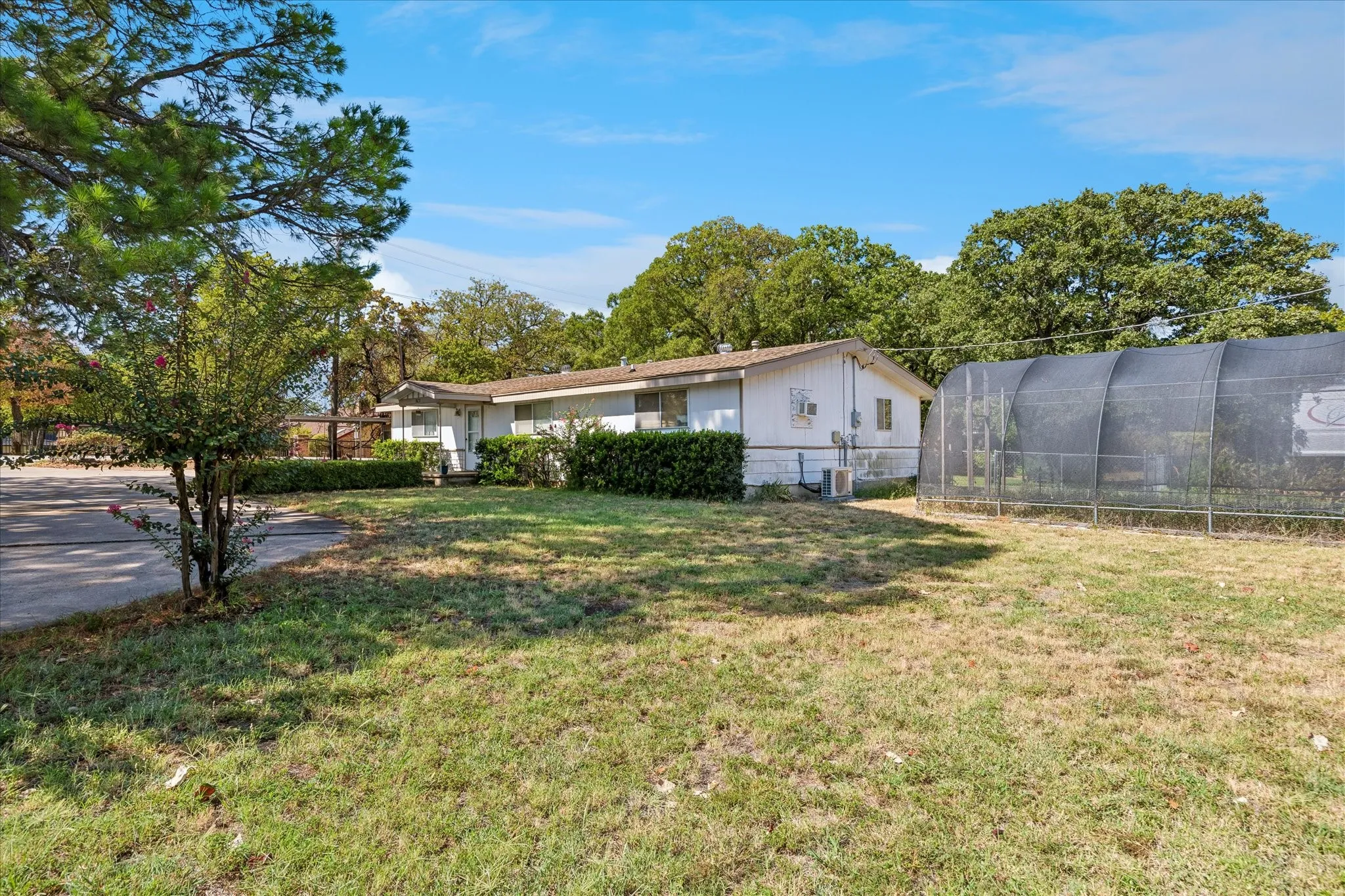 Single Family Residence For Sale in Tarrant County , 1760 Randol Mill Avenue, Southlake, Texas 76092, 3 Bedroom, 2 Bathroom, Garage spaces, 1,404 Sqft, built in 1971, mls#21380122, Real Estate Agent in Southlake, Homes For Sale in Tarrant county, Homes For Sale in Southlake, Realtor in Southlake Texas, Real Estate Brokerage Independent Realty Texas, Luminita Cordes Realtor