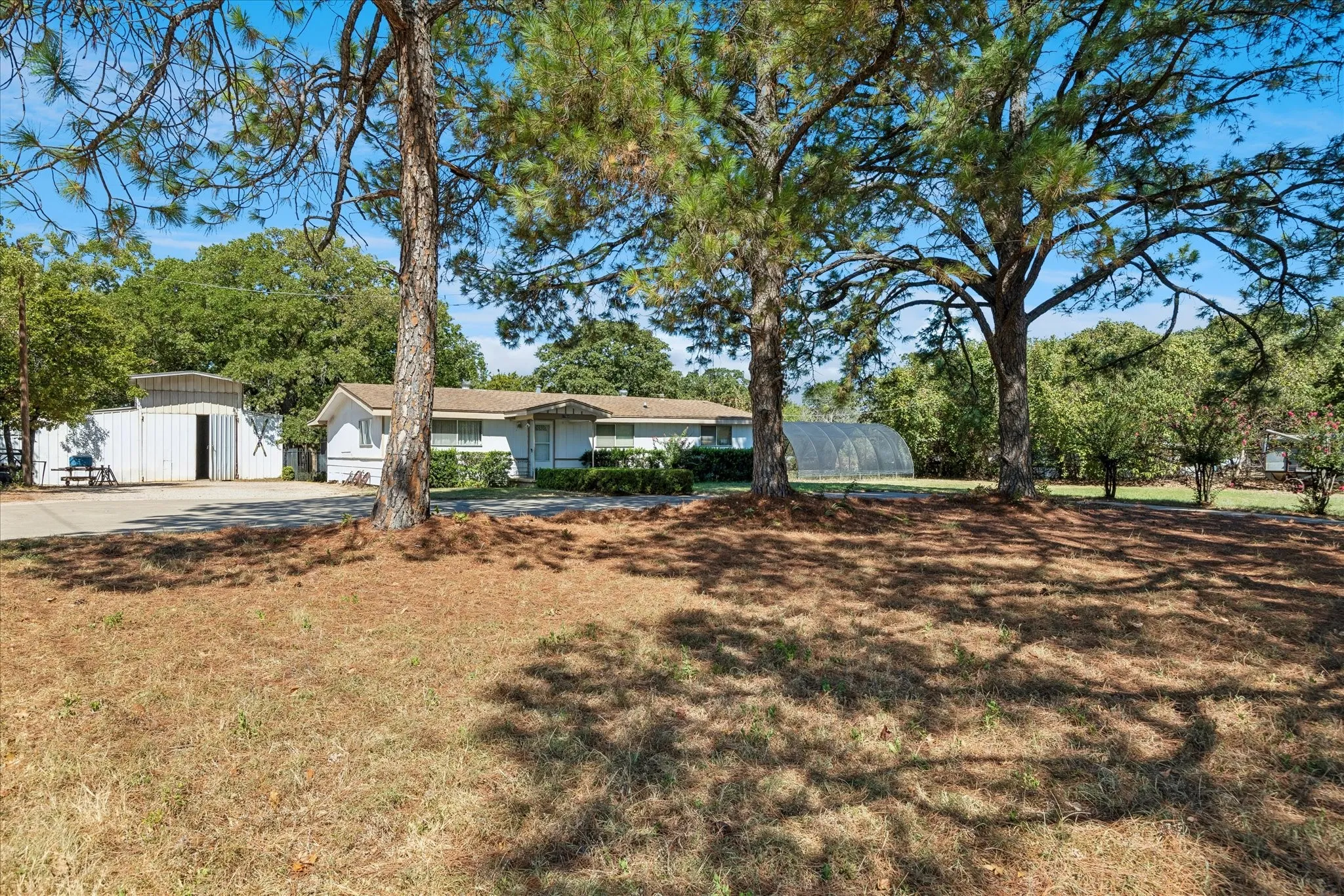 Single Family Residence For Sale in Tarrant County , 1760 Randol Mill Avenue, Southlake, Texas 76092, 3 Bedroom, 2 Bathroom, Garage spaces, 1,404 Sqft, built in 1971, mls#21380122, Real Estate Agent in Southlake, Homes For Sale in Tarrant county, Homes For Sale in Southlake, Realtor in Southlake Texas, Real Estate Brokerage Independent Realty Texas, Luminita Cordes Realtor