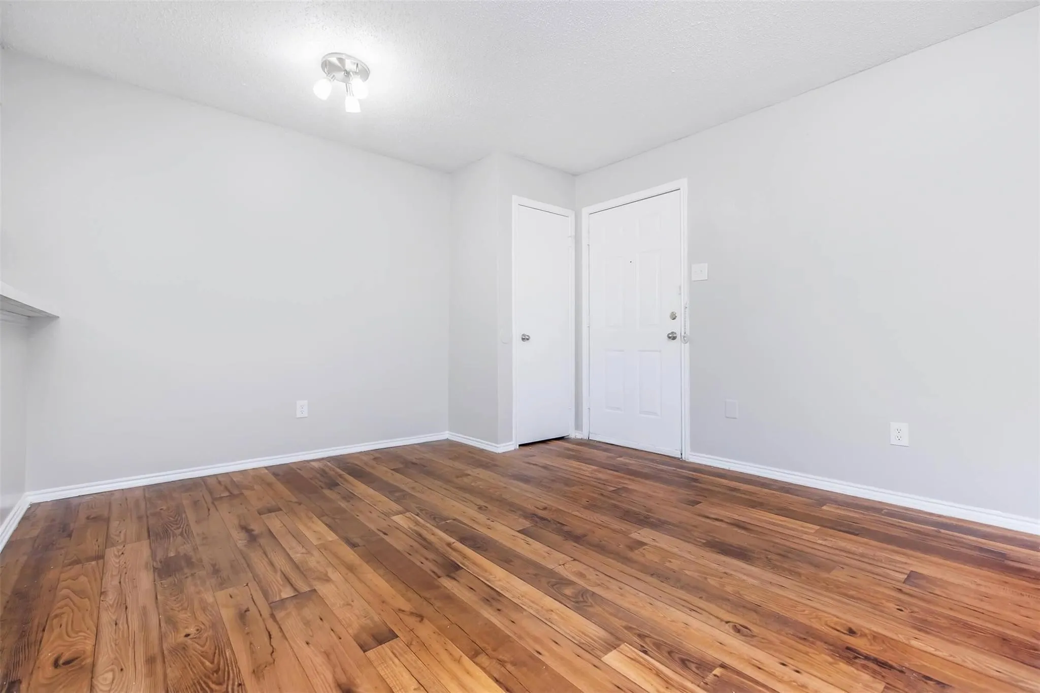 Apartment For Rent in Dallas County , 1826 Esters Road 3025, Irving, Texas 75061, 1 Bedroom, 1 Bathroom, Garage spaces, 38,386 Sqft, built in 1985, mls#21381024, Real Estate Agent in Irving, Homes For Rent in Dallas county, Homes For Rent in Irving, Realtor in Irving Texas, Real Estate Brokerage Independent Realty Texas, Luminita Cordes Realtor
