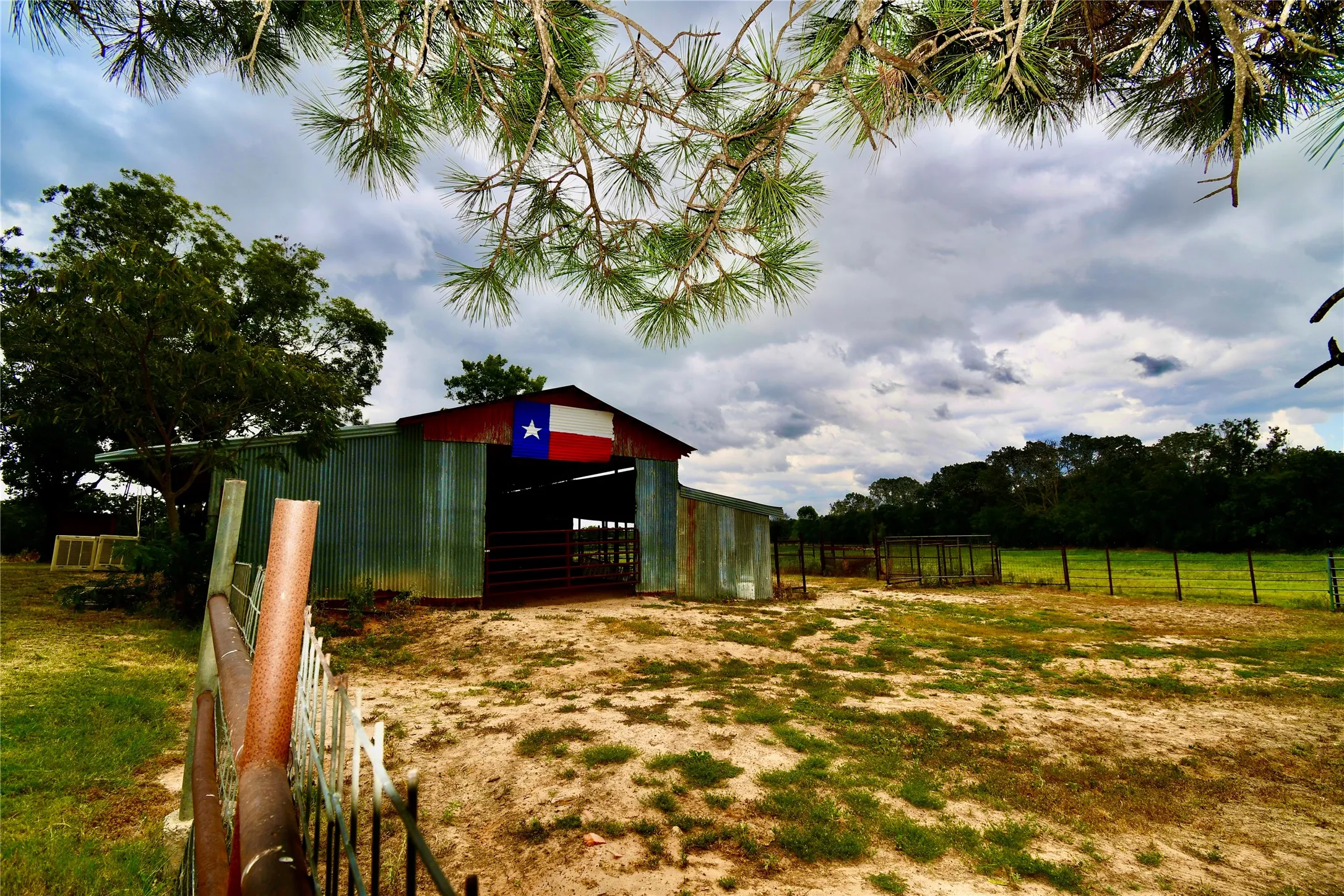 Single Family Residence For Sale in Comanche County , 324 County Road 317, Comanche, Texas 76442, 3 Bedroom, 2 Bathroom, Garage spaces, 1,943 Sqft, built in 1947, mls#21381056, Real Estate Agent in Comanche, Homes For Sale in Comanche county, Homes For Sale in Comanche, Realtor in Comanche Texas, Real Estate Brokerage Independent Realty Texas, Luminita Cordes Realtor