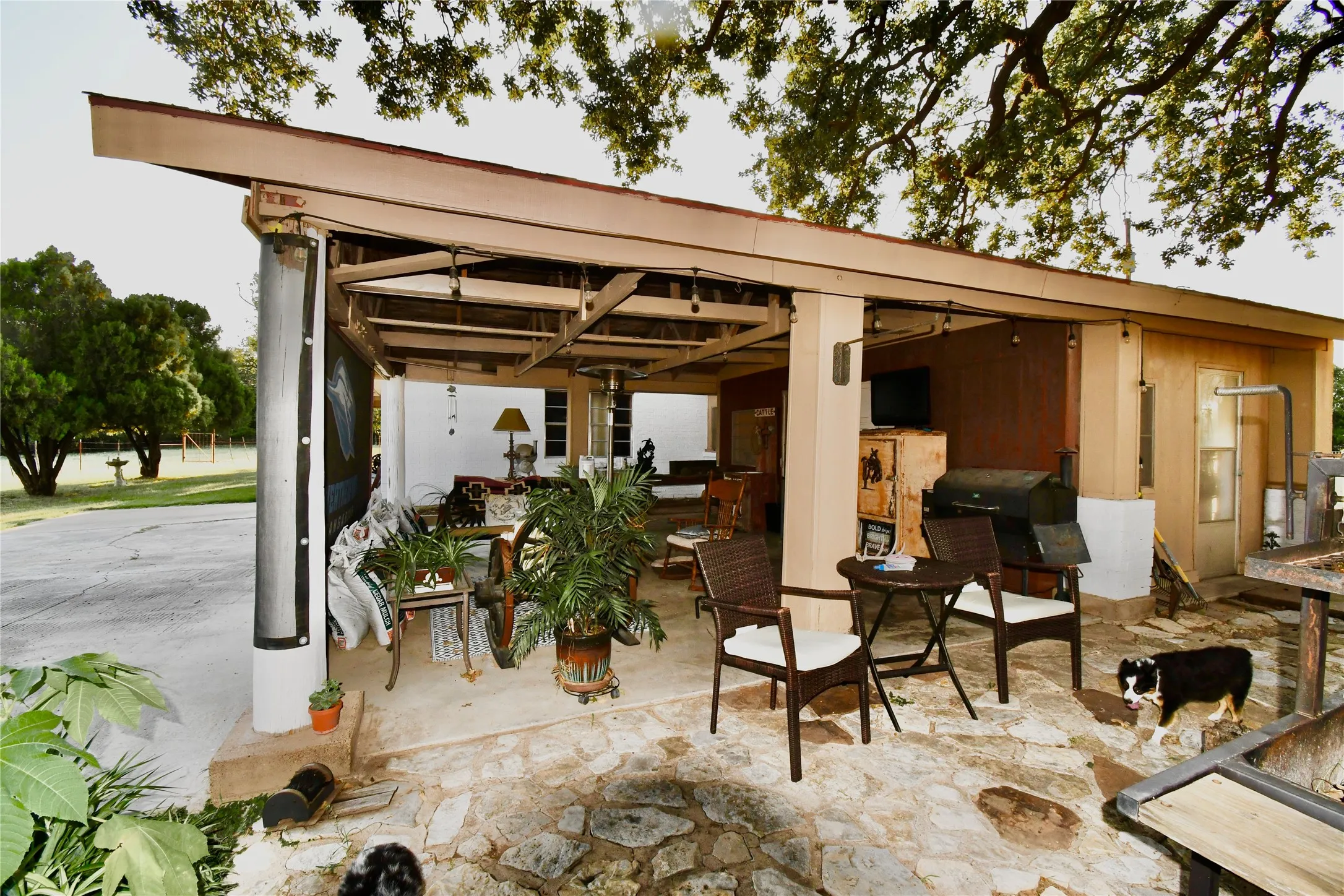 Single Family Residence For Sale in Comanche County , 324 County Road 317, Comanche, Texas 76442, 3 Bedroom, 2 Bathroom, Garage spaces, 1,943 Sqft, built in 1947, mls#21381056, Real Estate Agent in Comanche, Homes For Sale in Comanche county, Homes For Sale in Comanche, Realtor in Comanche Texas, Real Estate Brokerage Independent Realty Texas, Luminita Cordes Realtor