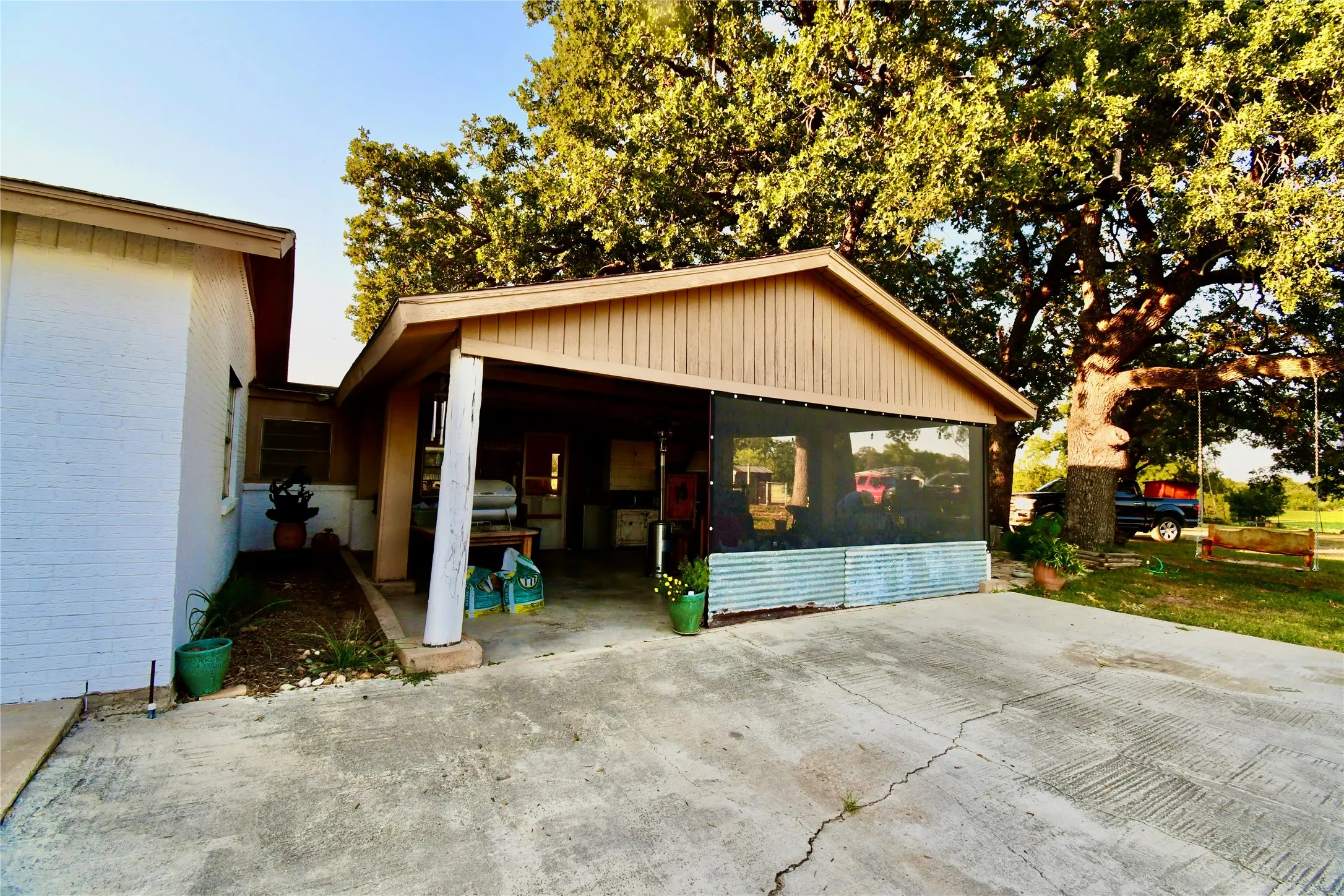 Single Family Residence For Sale in Comanche County , 324 County Road 317, Comanche, Texas 76442, 3 Bedroom, 2 Bathroom, Garage spaces, 1,943 Sqft, built in 1947, mls#21381056, Real Estate Agent in Comanche, Homes For Sale in Comanche county, Homes For Sale in Comanche, Realtor in Comanche Texas, Real Estate Brokerage Independent Realty Texas, Luminita Cordes Realtor