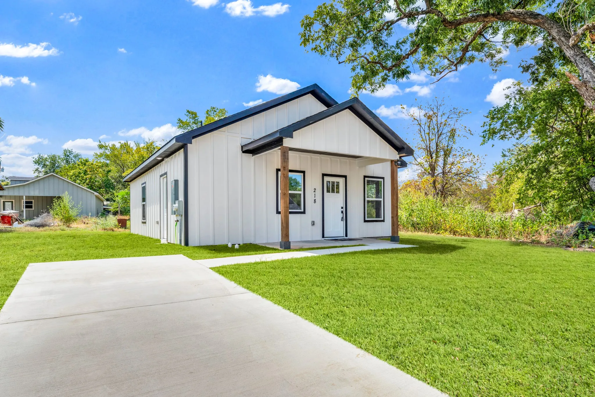 Single Family Residence For Sale in Hopkins County , 218 Calvert Street, Sulphur Springs, Texas 75482, 2 Bedroom, 2 Bathroom, Garage spaces, 862 Sqft, built in 2026, mls#21380266, Real Estate Agent in Sulphur Springs, Homes For Sale in Hopkins county, Homes For Sale in Sulphur Springs, Realtor in Sulphur Springs Texas, Real Estate Brokerage Independent Realty Texas, Luminita Cordes Realtor
