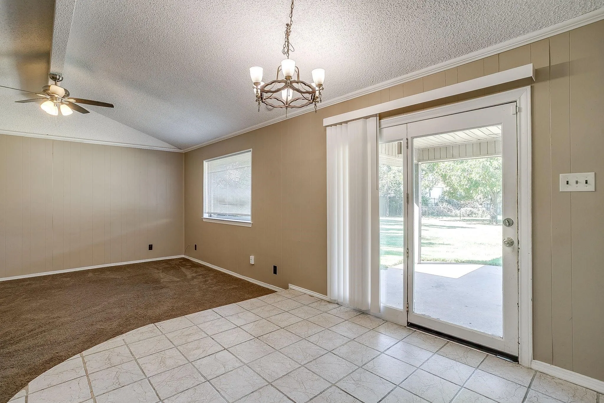 Office For Sale in Johnson County , 1060 S Burleson Boulevard, Burleson, Texas 76028, 0, 0, Garage spaces, 0 Sqft, built in 1969, mls#21381062, Real Estate Agent in Burleson, Homes For Sale in Johnson county, Homes For Sale in Burleson, Realtor in Burleson Texas, Real Estate Brokerage Independent Realty Texas, Luminita Cordes Realtor