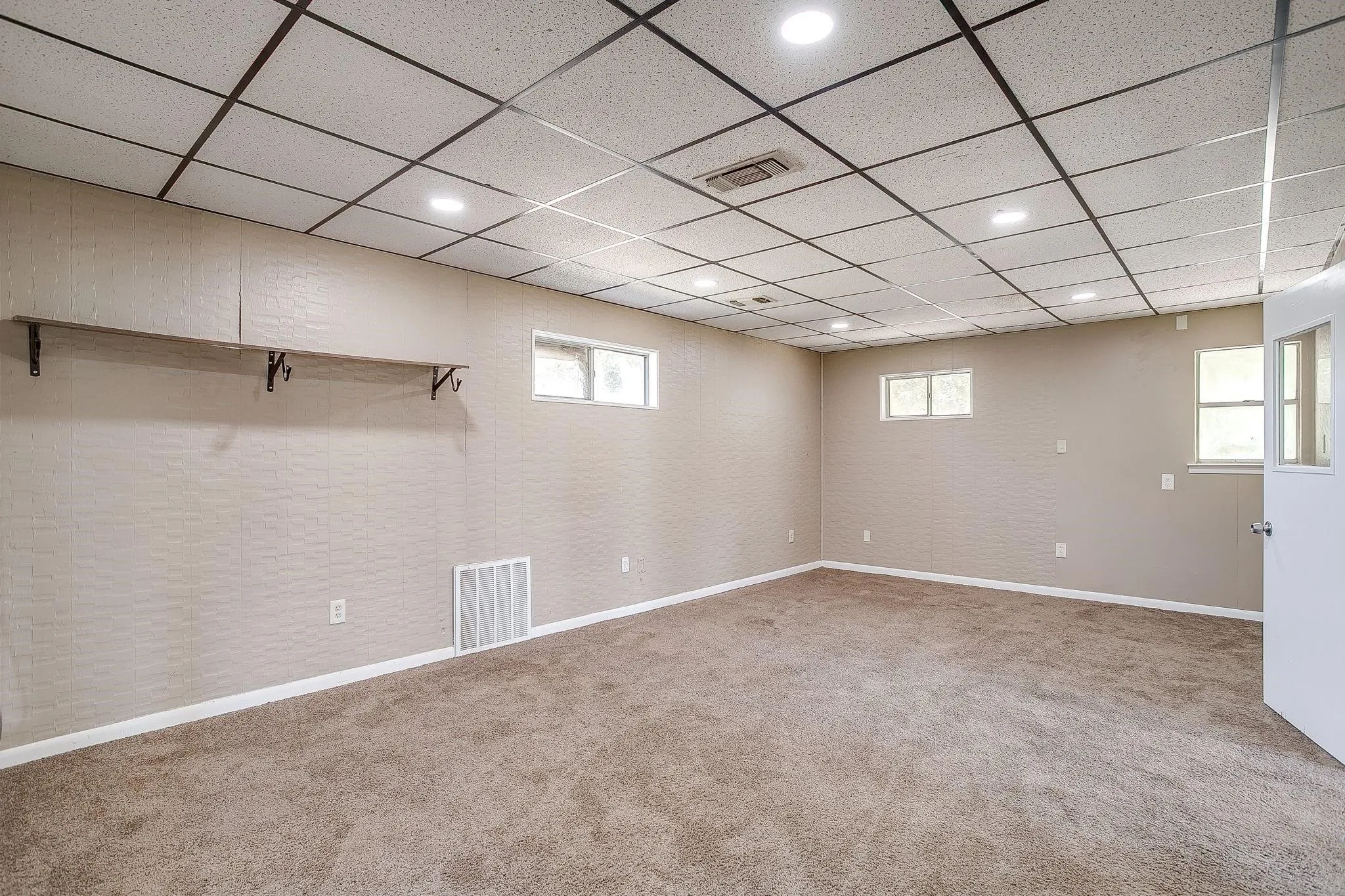 Office For Sale in Johnson County , 1060 S Burleson Boulevard, Burleson, Texas 76028, 0, 0, Garage spaces, 0 Sqft, built in 1969, mls#21381062, Real Estate Agent in Burleson, Homes For Sale in Johnson county, Homes For Sale in Burleson, Realtor in Burleson Texas, Real Estate Brokerage Independent Realty Texas, Luminita Cordes Realtor