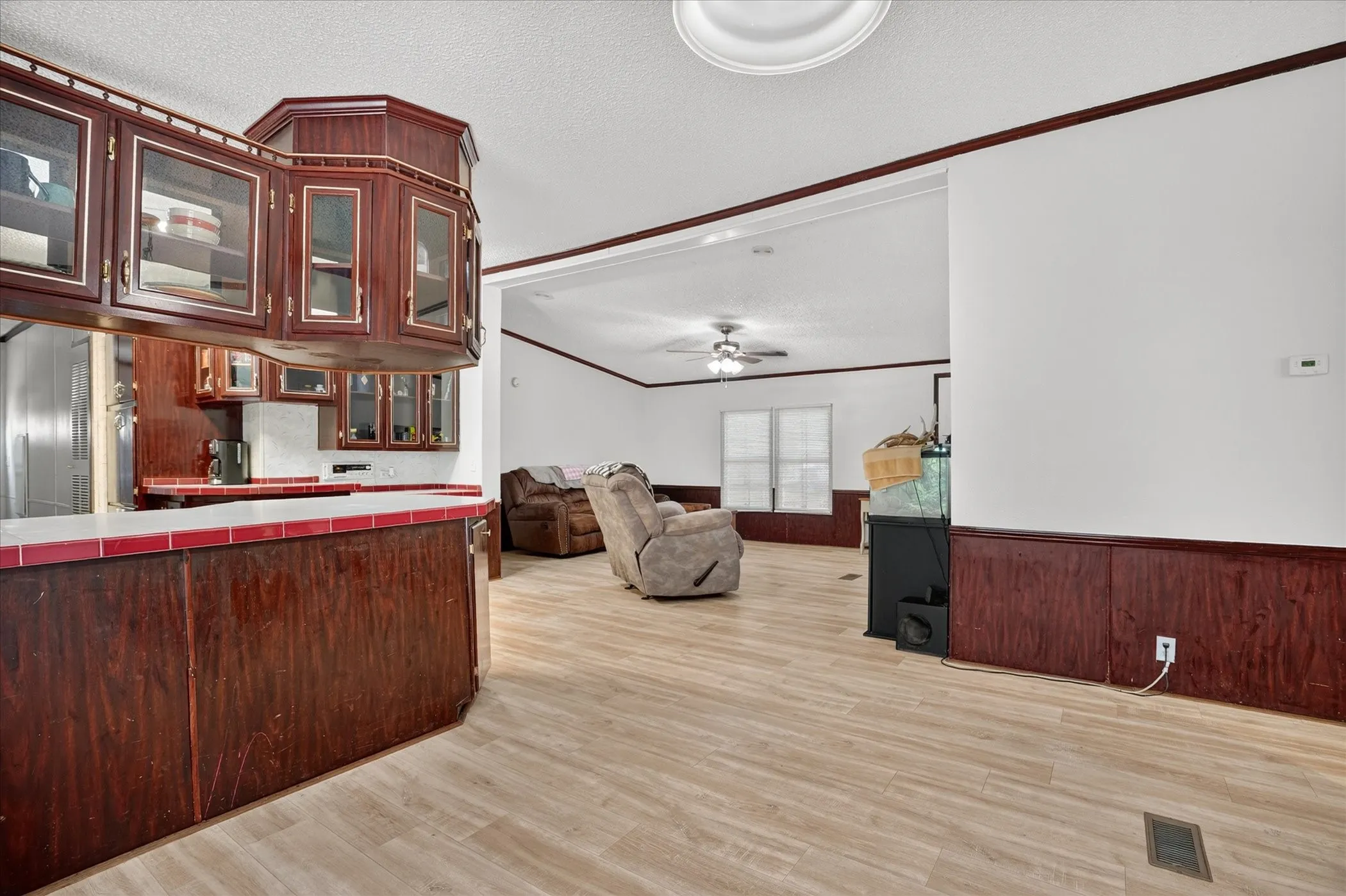 Mobile Home For Sale in Johnson County , 824 Quail Run, Cleburne, Texas 76031, 3 Bedroom, 2 Bathroom, Garage spaces, 1,624 Sqft, built in 1992, mls#21381012, Real Estate Agent in Cleburne, Homes For Sale in Johnson county, Homes For Sale in Cleburne, Realtor in Cleburne Texas, Real Estate Brokerage Independent Realty Texas, Luminita Cordes Realtor