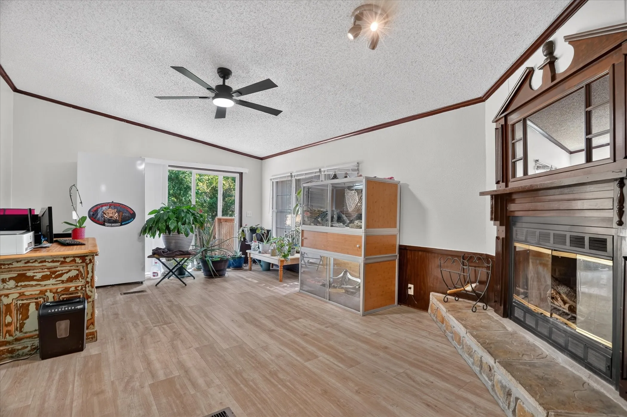 Mobile Home For Sale in Johnson County , 824 Quail Run, Cleburne, Texas 76031, 3 Bedroom, 2 Bathroom, Garage spaces, 1,624 Sqft, built in 1992, mls#21381012, Real Estate Agent in Cleburne, Homes For Sale in Johnson county, Homes For Sale in Cleburne, Realtor in Cleburne Texas, Real Estate Brokerage Independent Realty Texas, Luminita Cordes Realtor