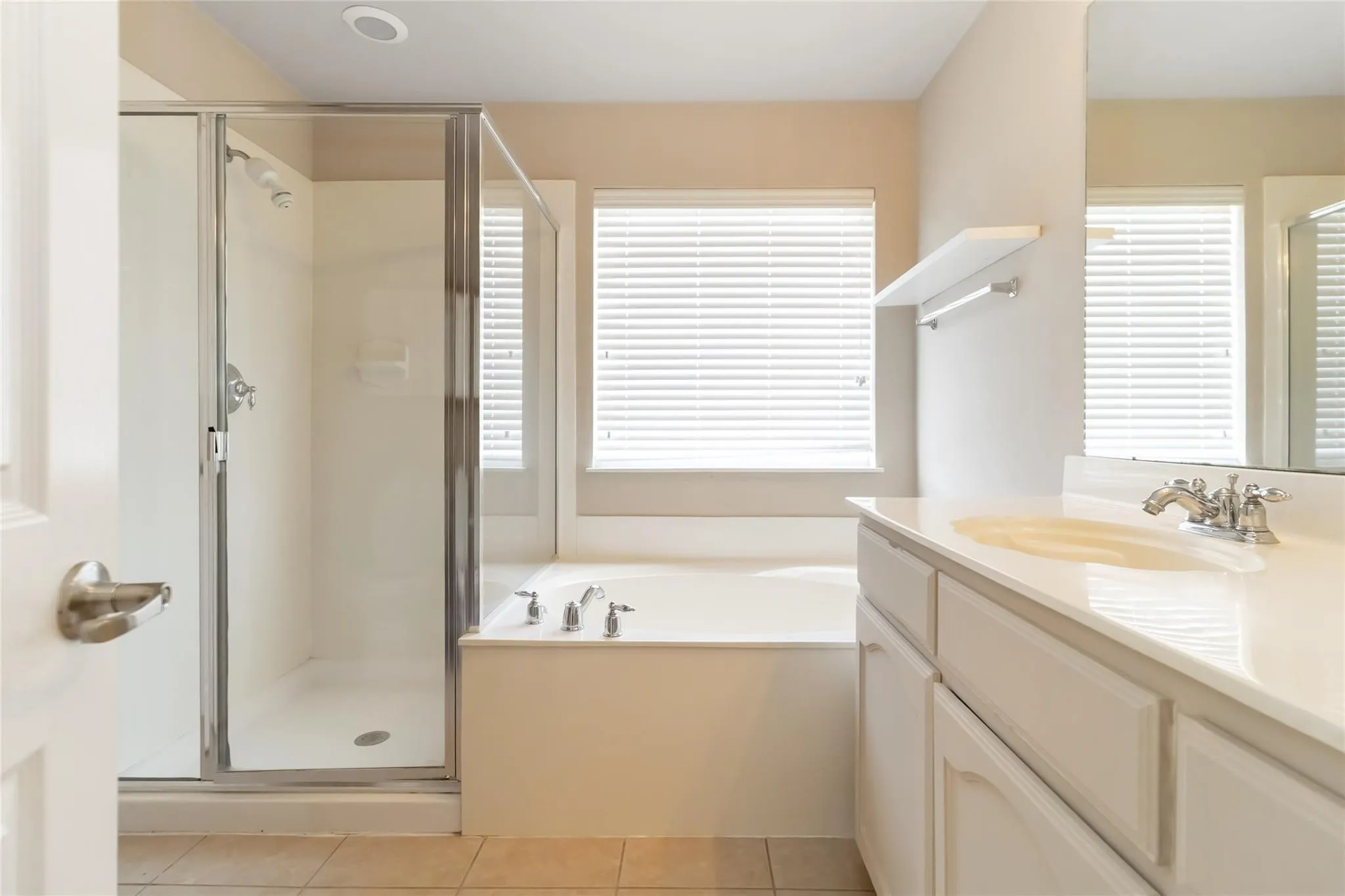 Single Family Residence For Sale in Tarrant County , 2680 Silver Hill Drive, Fort Worth, Texas 76131, 3 Bedroom, 3 Bathroom, 2 Garage spaces, 1,773 Sqft, built in 2003, mls#21381068, Real Estate Agent in Fort Worth, Homes For Sale in Tarrant county, Homes For Sale in Fort Worth, Realtor in Fort Worth Texas, Real Estate Brokerage Independent Realty Texas, Luminita Cordes Realtor