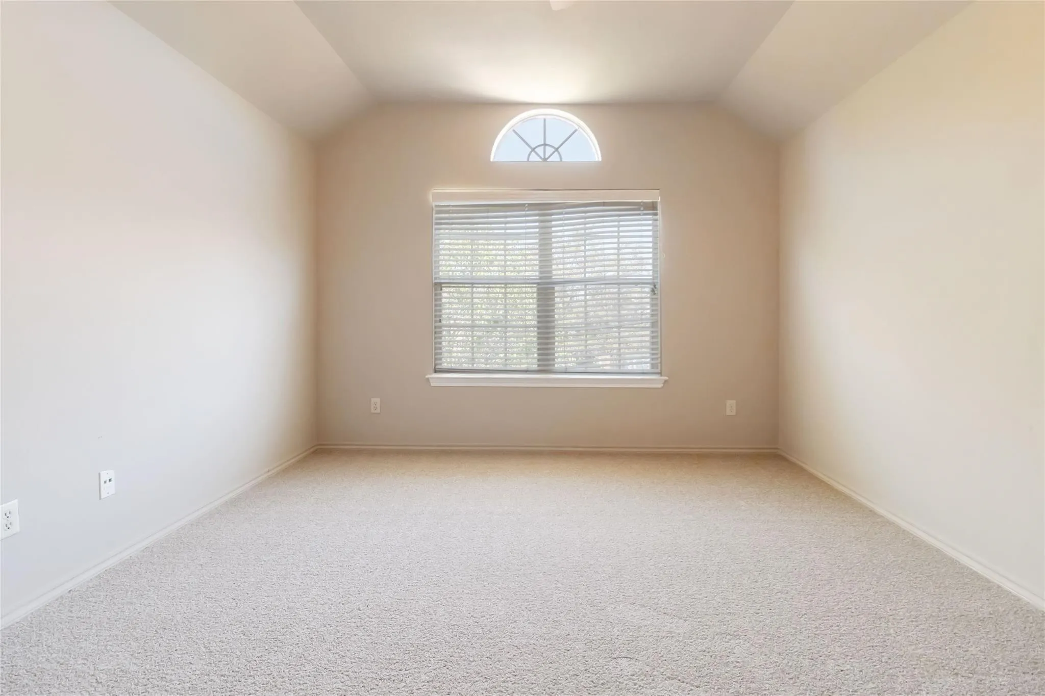 Single Family Residence For Sale in Tarrant County , 2680 Silver Hill Drive, Fort Worth, Texas 76131, 3 Bedroom, 3 Bathroom, 2 Garage spaces, 1,773 Sqft, built in 2003, mls#21381068, Real Estate Agent in Fort Worth, Homes For Sale in Tarrant county, Homes For Sale in Fort Worth, Realtor in Fort Worth Texas, Real Estate Brokerage Independent Realty Texas, Luminita Cordes Realtor