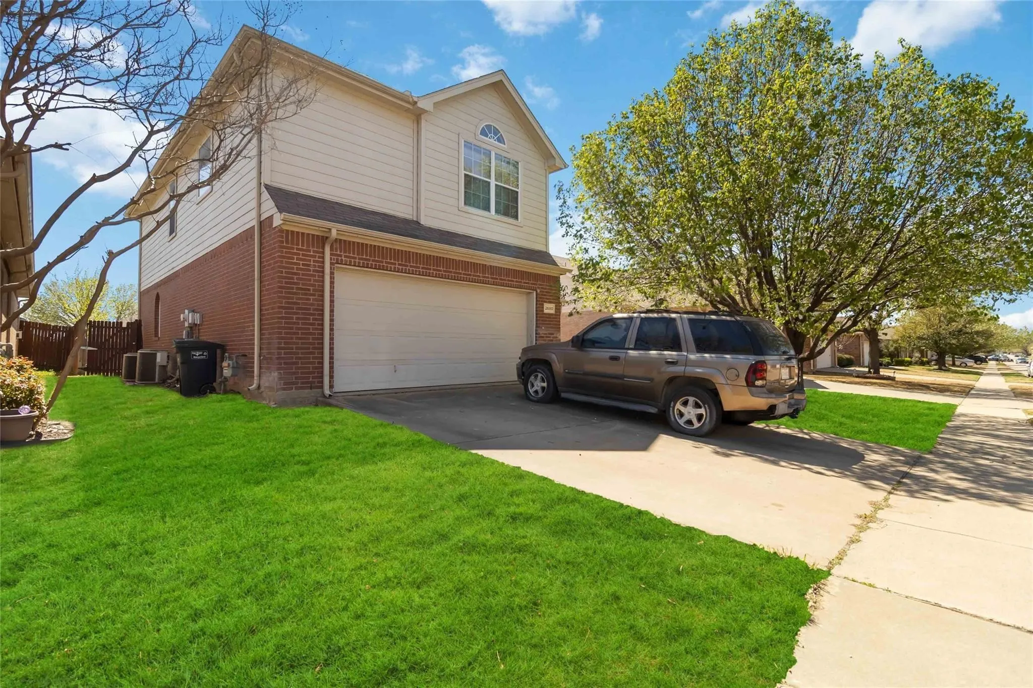 Single Family Residence For Sale in Tarrant County , 2680 Silver Hill Drive, Fort Worth, Texas 76131, 3 Bedroom, 3 Bathroom, 2 Garage spaces, 1,773 Sqft, built in 2003, mls#21381068, Real Estate Agent in Fort Worth, Homes For Sale in Tarrant county, Homes For Sale in Fort Worth, Realtor in Fort Worth Texas, Real Estate Brokerage Independent Realty Texas, Luminita Cordes Realtor