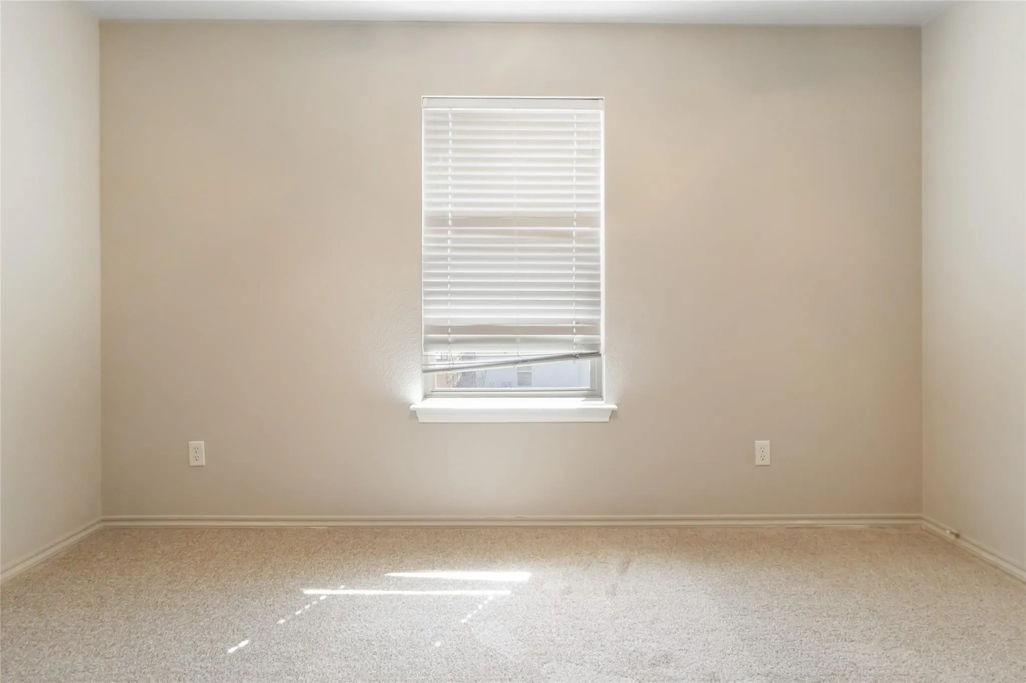 Single Family Residence For Sale in Tarrant County , 2680 Silver Hill Drive, Fort Worth, Texas 76131, 3 Bedroom, 3 Bathroom, 2 Garage spaces, 1,773 Sqft, built in 2003, mls#21381068, Real Estate Agent in Fort Worth, Homes For Sale in Tarrant county, Homes For Sale in Fort Worth, Realtor in Fort Worth Texas, Real Estate Brokerage Independent Realty Texas, Luminita Cordes Realtor