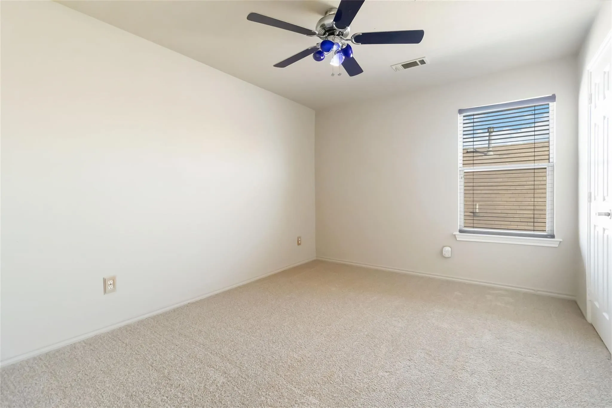 Single Family Residence For Sale in Tarrant County , 2680 Silver Hill Drive, Fort Worth, Texas 76131, 3 Bedroom, 3 Bathroom, 2 Garage spaces, 1,773 Sqft, built in 2003, mls#21381068, Real Estate Agent in Fort Worth, Homes For Sale in Tarrant county, Homes For Sale in Fort Worth, Realtor in Fort Worth Texas, Real Estate Brokerage Independent Realty Texas, Luminita Cordes Realtor
