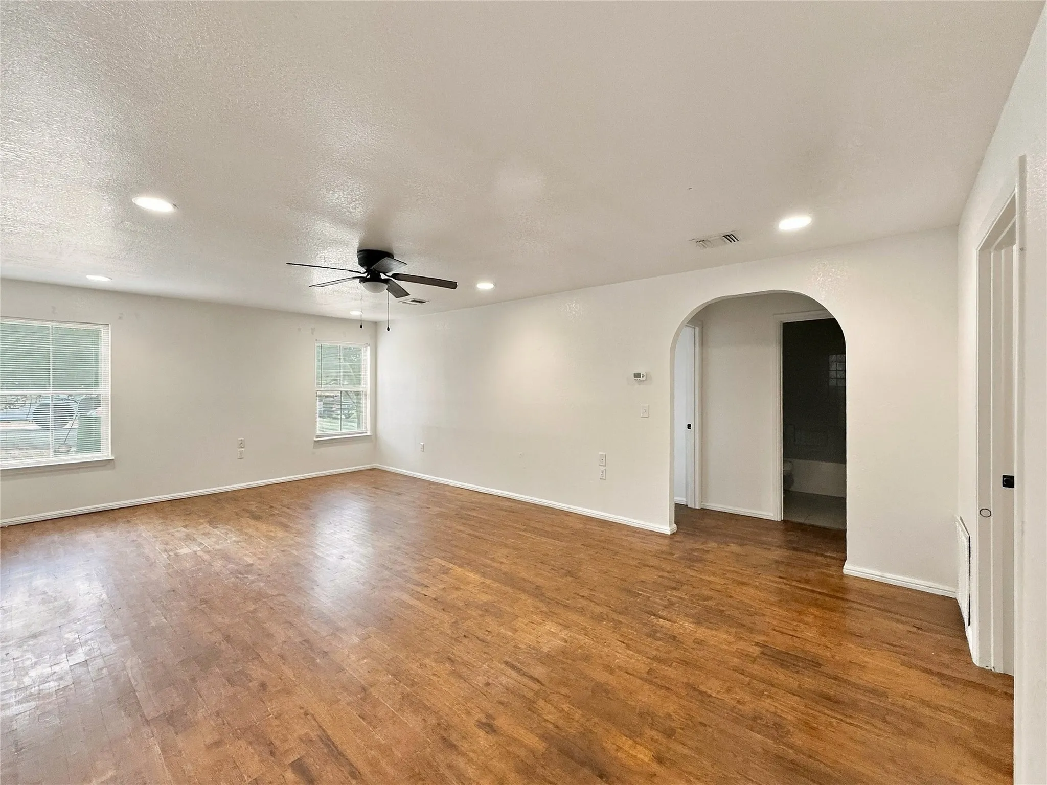 Single Family Residence For Rent in Hood County , 2503 Woodhaven Drive, Granbury, Texas 76048, 3 Bedroom, 2 Bathroom, Garage spaces, 1,300 Sqft, built in 2014, mls#21381054, Real Estate Agent in Granbury, Homes For Rent in Hood county, Homes For Rent in Granbury, Realtor in Granbury Texas, Real Estate Brokerage Independent Realty Texas, Luminita Cordes Realtor