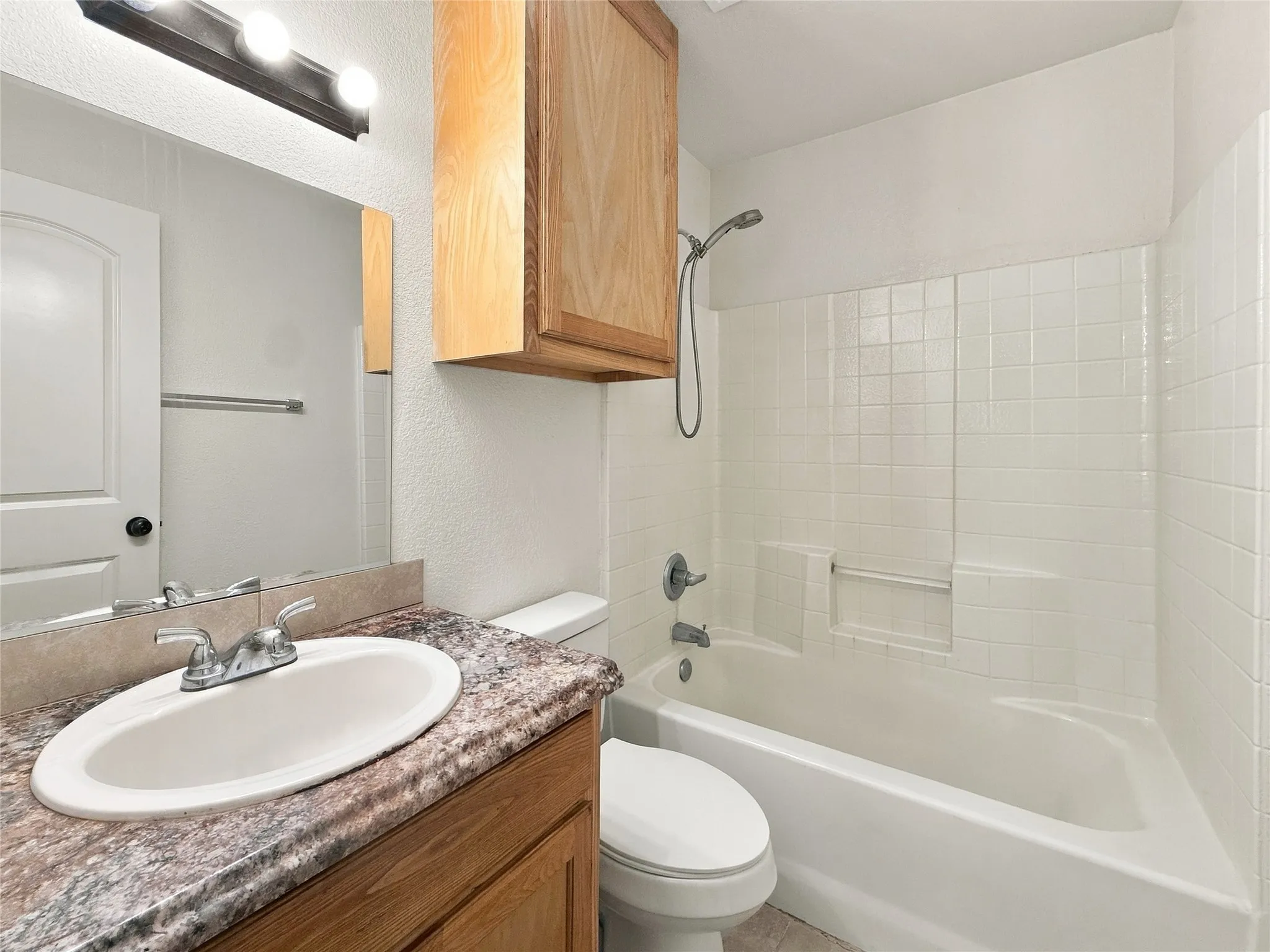 Single Family Residence For Rent in Hood County , 2503 Woodhaven Drive, Granbury, Texas 76048, 3 Bedroom, 2 Bathroom, Garage spaces, 1,300 Sqft, built in 2014, mls#21381054, Real Estate Agent in Granbury, Homes For Rent in Hood county, Homes For Rent in Granbury, Realtor in Granbury Texas, Real Estate Brokerage Independent Realty Texas, Luminita Cordes Realtor