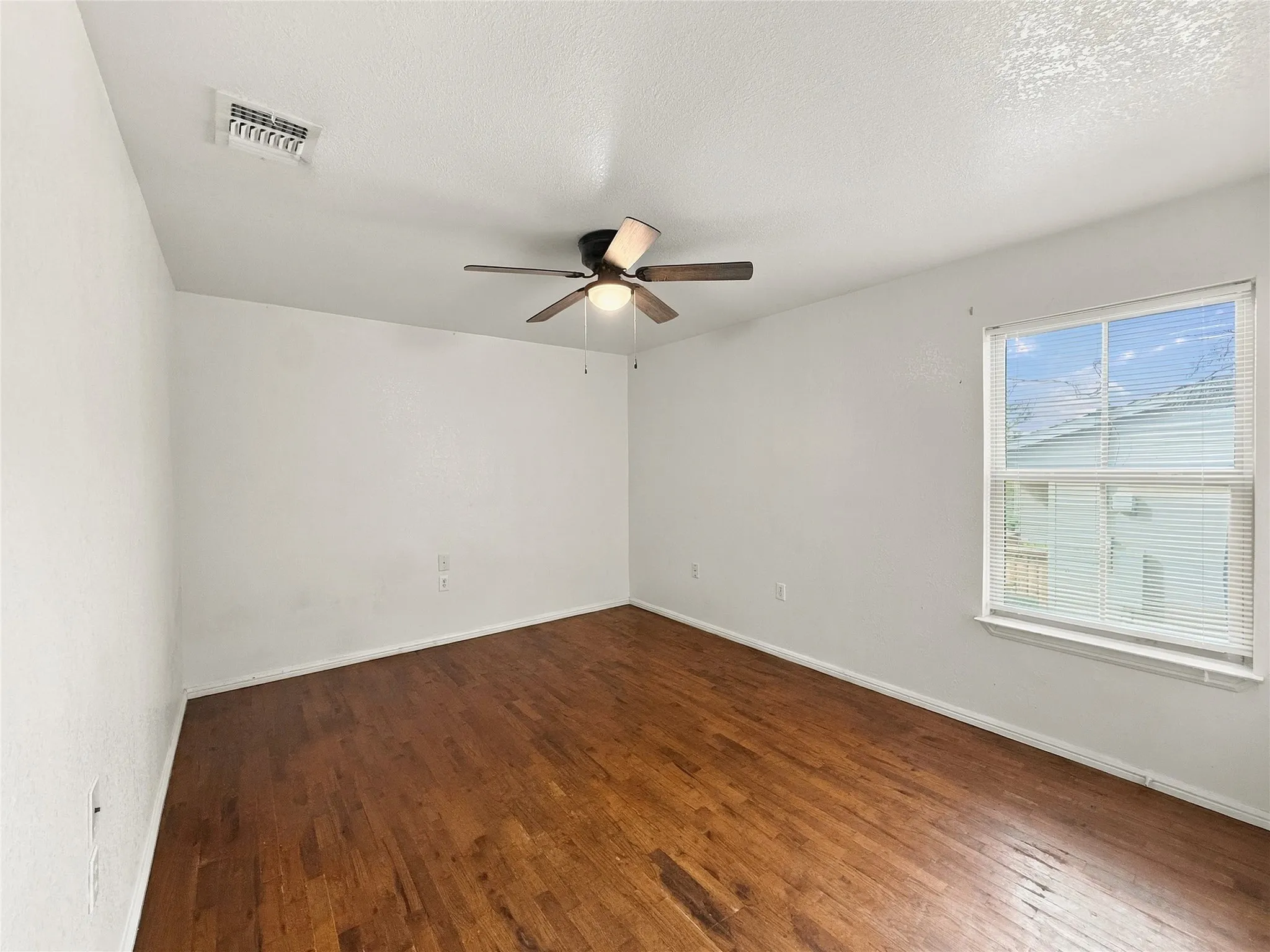Single Family Residence For Rent in Hood County , 2503 Woodhaven Drive, Granbury, Texas 76048, 3 Bedroom, 2 Bathroom, Garage spaces, 1,300 Sqft, built in 2014, mls#21381054, Real Estate Agent in Granbury, Homes For Rent in Hood county, Homes For Rent in Granbury, Realtor in Granbury Texas, Real Estate Brokerage Independent Realty Texas, Luminita Cordes Realtor