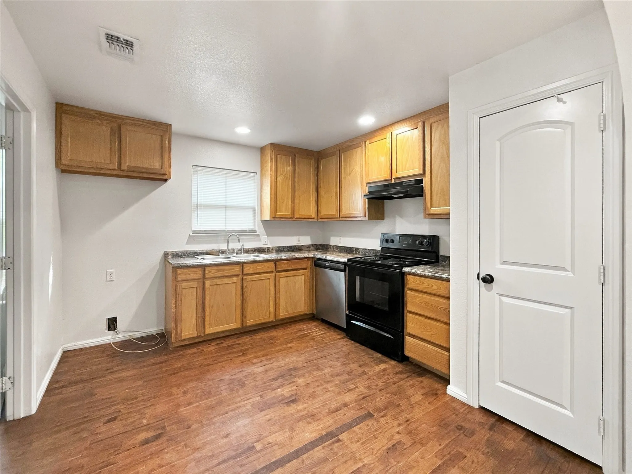 Single Family Residence For Rent in Hood County , 2503 Woodhaven Drive, Granbury, Texas 76048, 3 Bedroom, 2 Bathroom, Garage spaces, 1,300 Sqft, built in 2014, mls#21381054, Real Estate Agent in Granbury, Homes For Rent in Hood county, Homes For Rent in Granbury, Realtor in Granbury Texas, Real Estate Brokerage Independent Realty Texas, Luminita Cordes Realtor