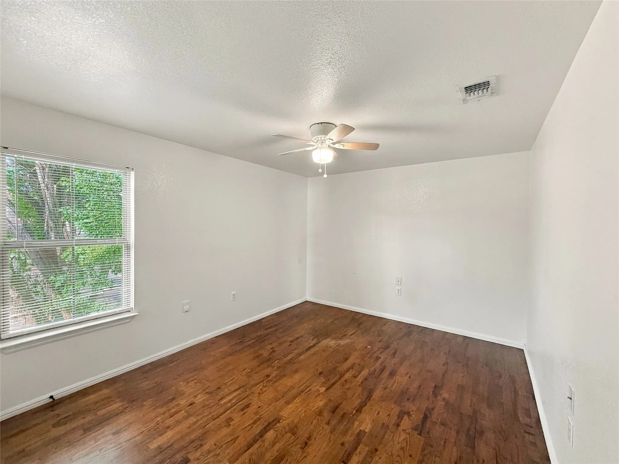 Single Family Residence For Rent in Hood County , 2503 Woodhaven Drive, Granbury, Texas 76048, 3 Bedroom, 2 Bathroom, Garage spaces, 1,300 Sqft, built in 2014, mls#21381054, Real Estate Agent in Granbury, Homes For Rent in Hood county, Homes For Rent in Granbury, Realtor in Granbury Texas, Real Estate Brokerage Independent Realty Texas, Luminita Cordes Realtor