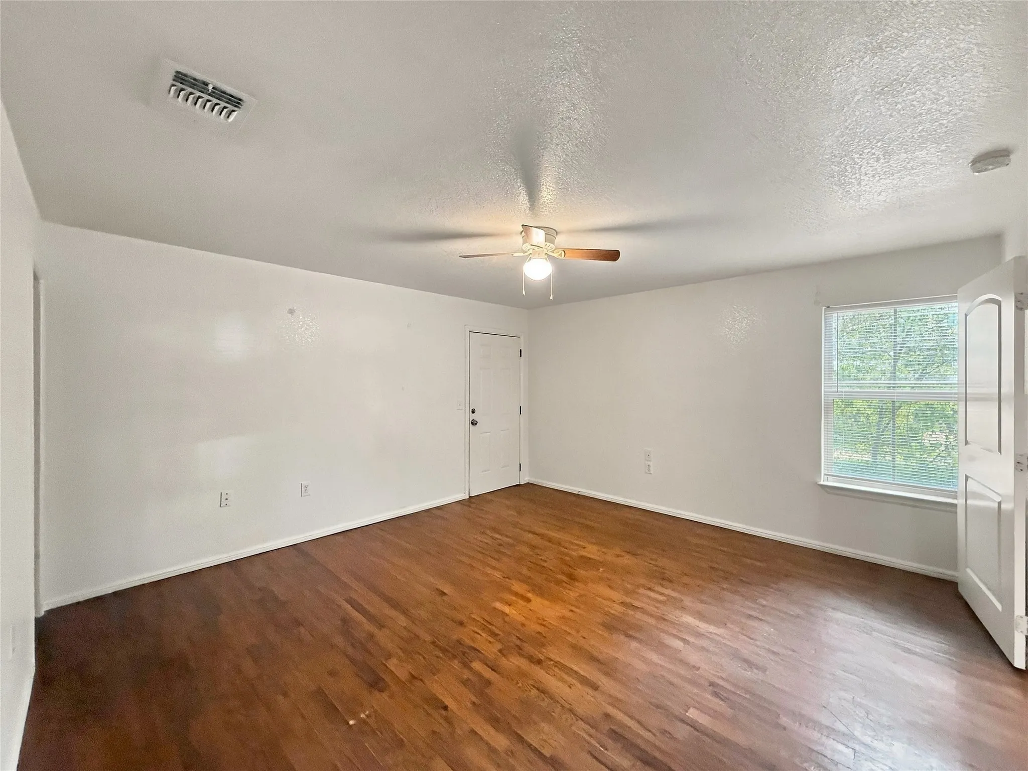 Single Family Residence For Rent in Hood County , 2503 Woodhaven Drive, Granbury, Texas 76048, 3 Bedroom, 2 Bathroom, Garage spaces, 1,300 Sqft, built in 2014, mls#21381054, Real Estate Agent in Granbury, Homes For Rent in Hood county, Homes For Rent in Granbury, Realtor in Granbury Texas, Real Estate Brokerage Independent Realty Texas, Luminita Cordes Realtor