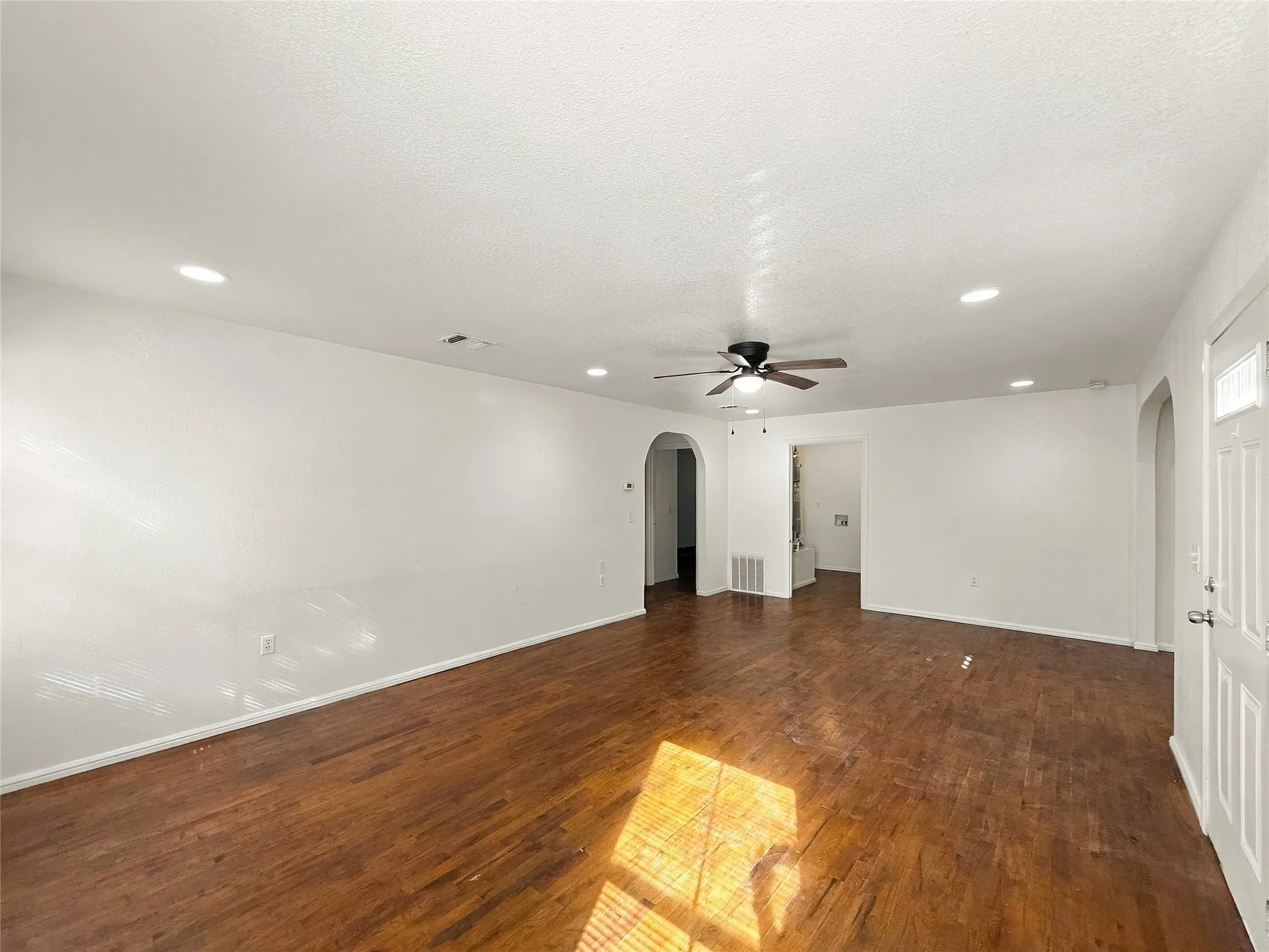 Single Family Residence For Rent in Hood County , 2503 Woodhaven Drive, Granbury, Texas 76048, 3 Bedroom, 2 Bathroom, Garage spaces, 1,300 Sqft, built in 2014, mls#21381054, Real Estate Agent in Granbury, Homes For Rent in Hood county, Homes For Rent in Granbury, Realtor in Granbury Texas, Real Estate Brokerage Independent Realty Texas, Luminita Cordes Realtor