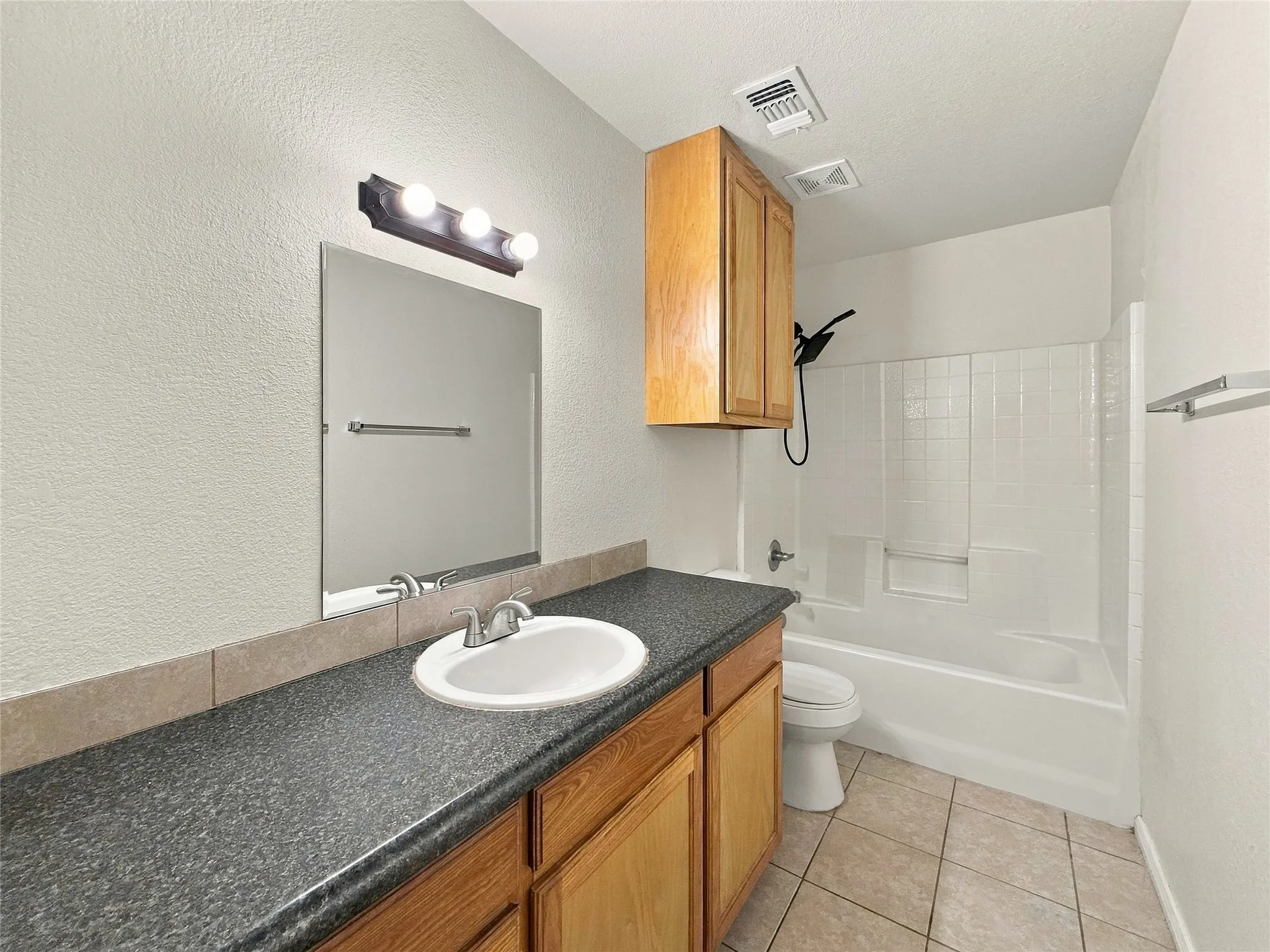 Single Family Residence For Rent in Hood County , 2503 Woodhaven Drive, Granbury, Texas 76048, 3 Bedroom, 2 Bathroom, Garage spaces, 1,300 Sqft, built in 2014, mls#21381054, Real Estate Agent in Granbury, Homes For Rent in Hood county, Homes For Rent in Granbury, Realtor in Granbury Texas, Real Estate Brokerage Independent Realty Texas, Luminita Cordes Realtor