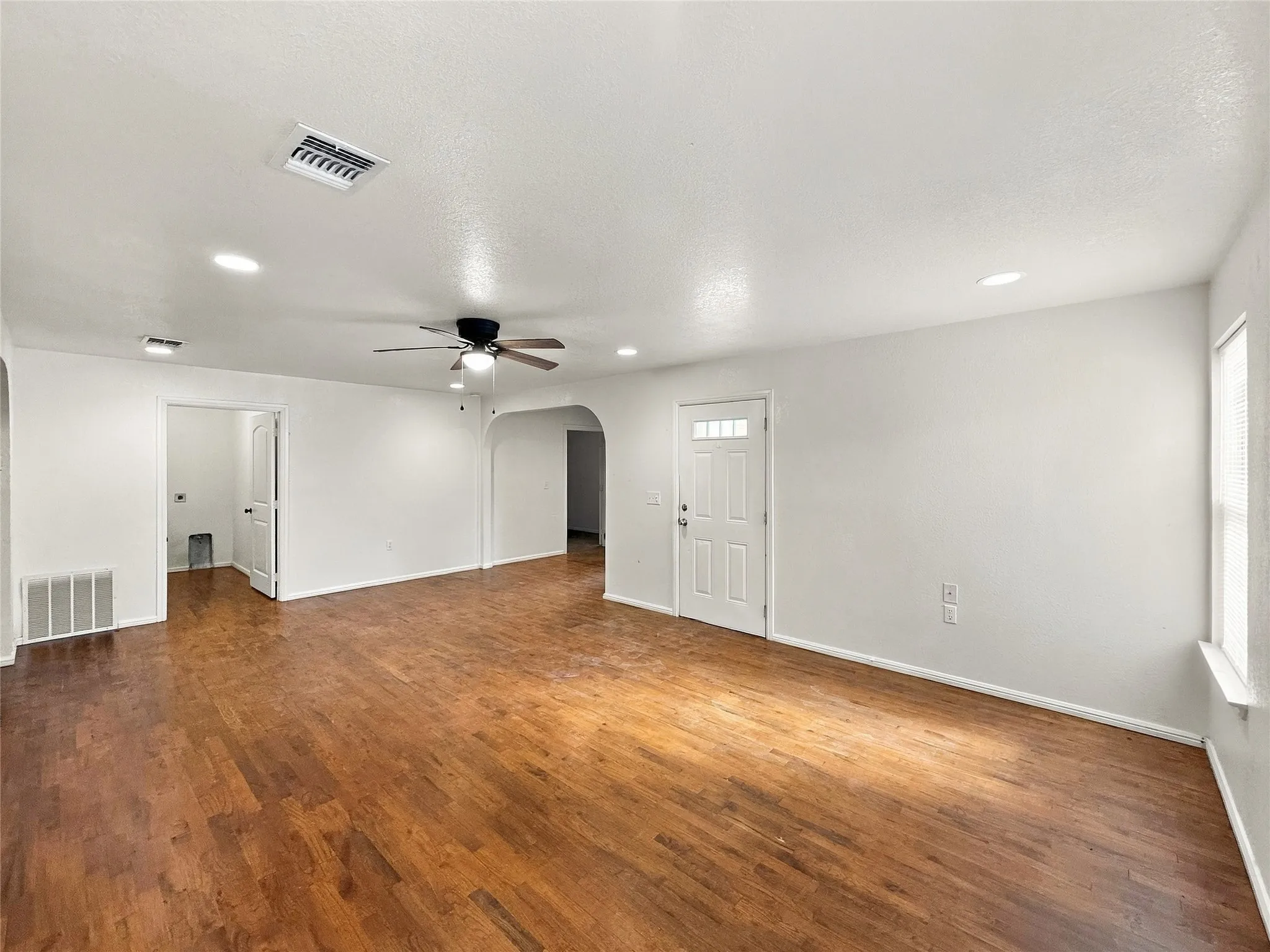 Single Family Residence For Rent in Hood County , 2503 Woodhaven Drive, Granbury, Texas 76048, 3 Bedroom, 2 Bathroom, Garage spaces, 1,300 Sqft, built in 2014, mls#21381054, Real Estate Agent in Granbury, Homes For Rent in Hood county, Homes For Rent in Granbury, Realtor in Granbury Texas, Real Estate Brokerage Independent Realty Texas, Luminita Cordes Realtor