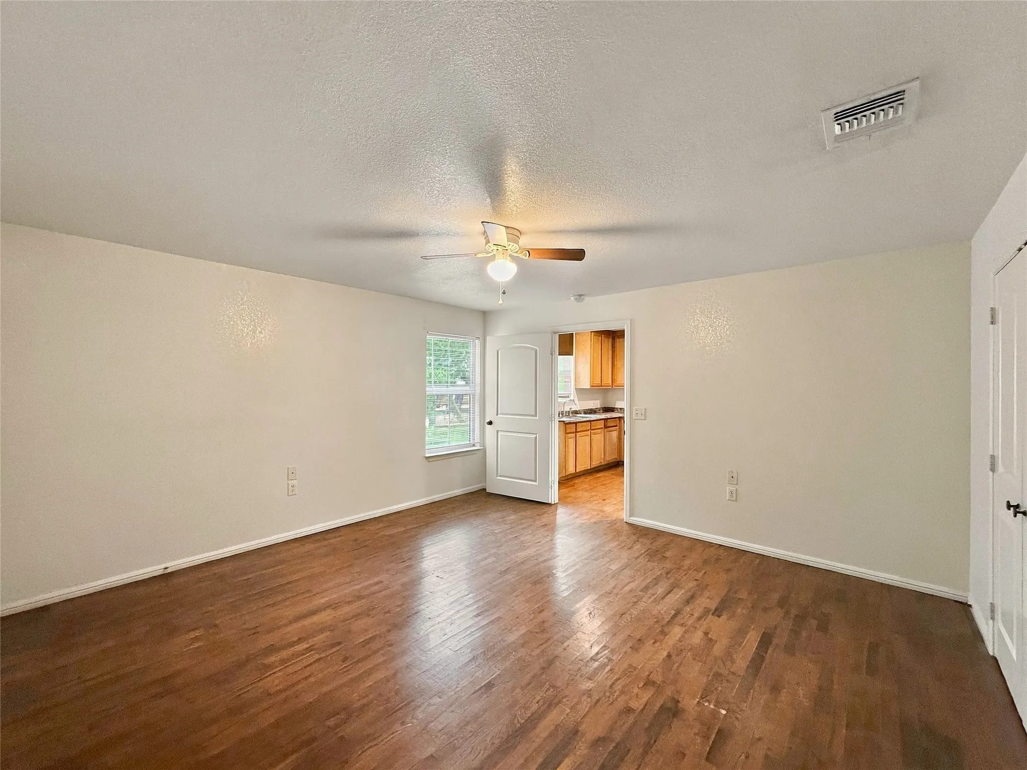 Single Family Residence For Rent in Hood County , 2503 Woodhaven Drive, Granbury, Texas 76048, 3 Bedroom, 2 Bathroom, Garage spaces, 1,300 Sqft, built in 2014, mls#21381054, Real Estate Agent in Granbury, Homes For Rent in Hood county, Homes For Rent in Granbury, Realtor in Granbury Texas, Real Estate Brokerage Independent Realty Texas, Luminita Cordes Realtor
